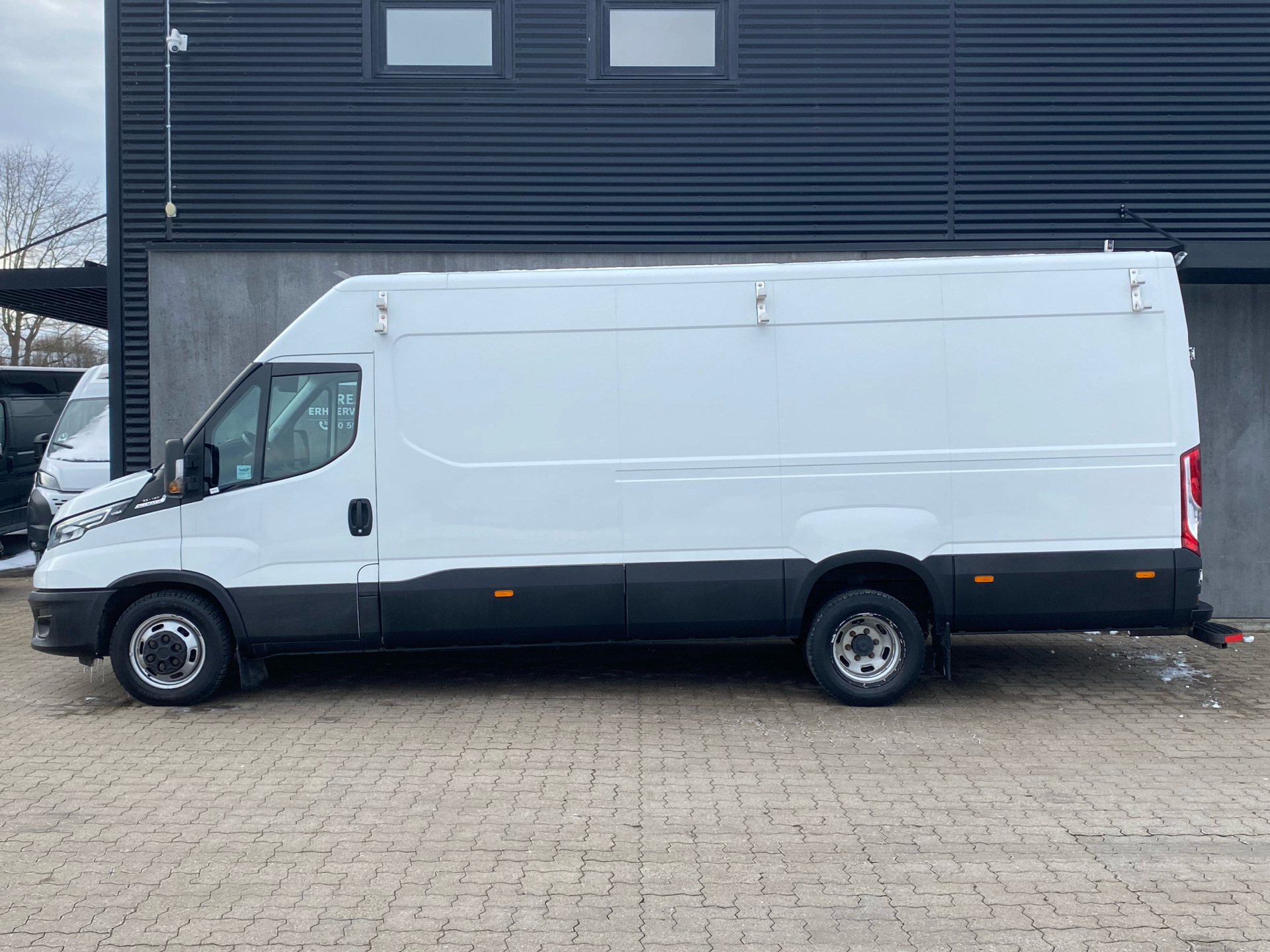 Billede af Iveco Daily 35C18 16m3 3,0 D Hi-Matic 180HK Van 8g Aut.