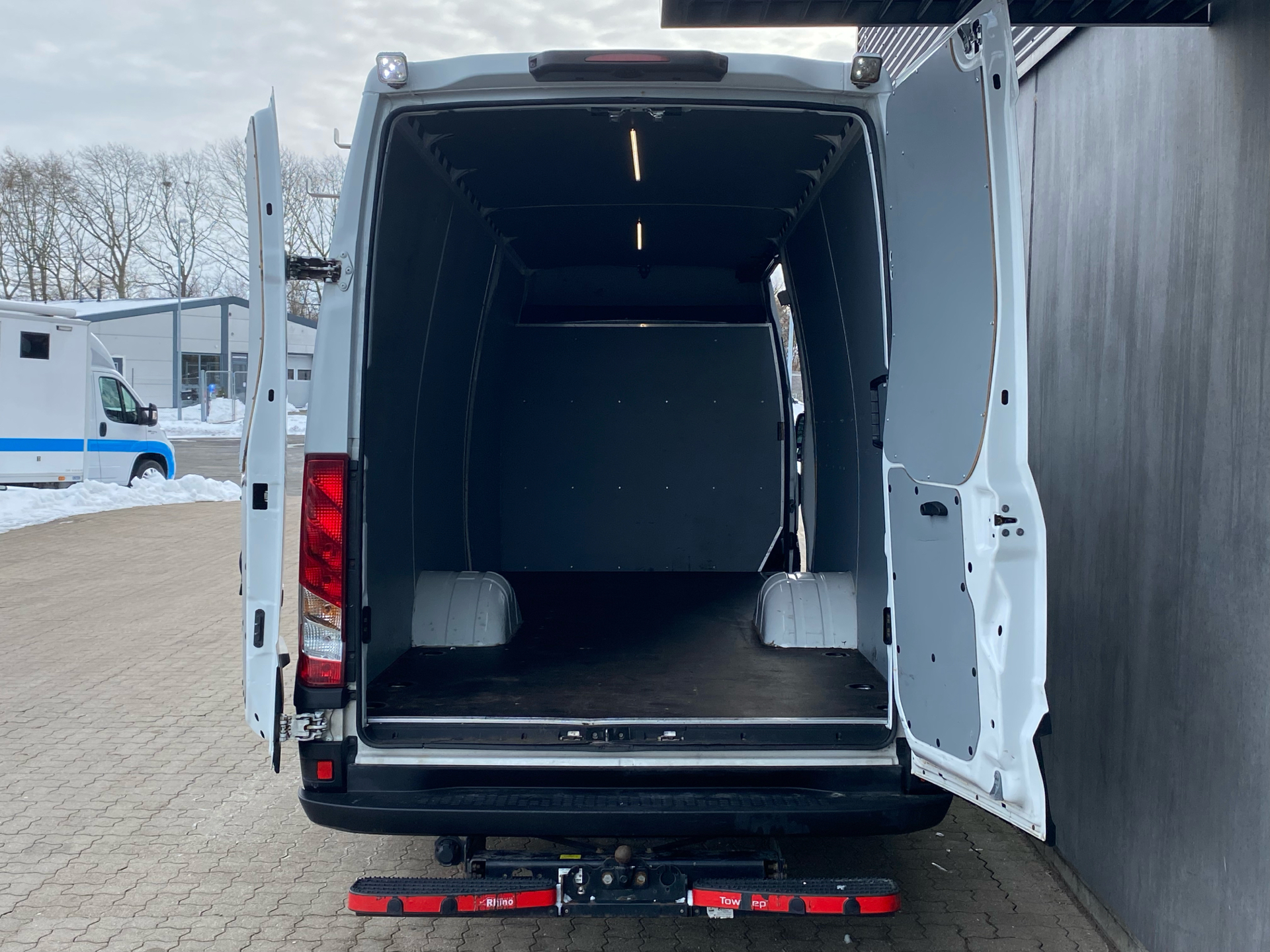 Billede af Iveco Daily 35C18 16m3 3,0 D Hi-Matic 180HK Van 8g Aut.