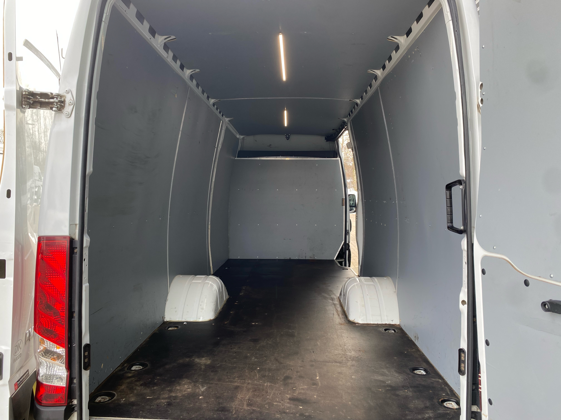 Billede af Iveco Daily 35C18 16m3 3,0 D Hi-Matic 180HK Van 8g Aut.