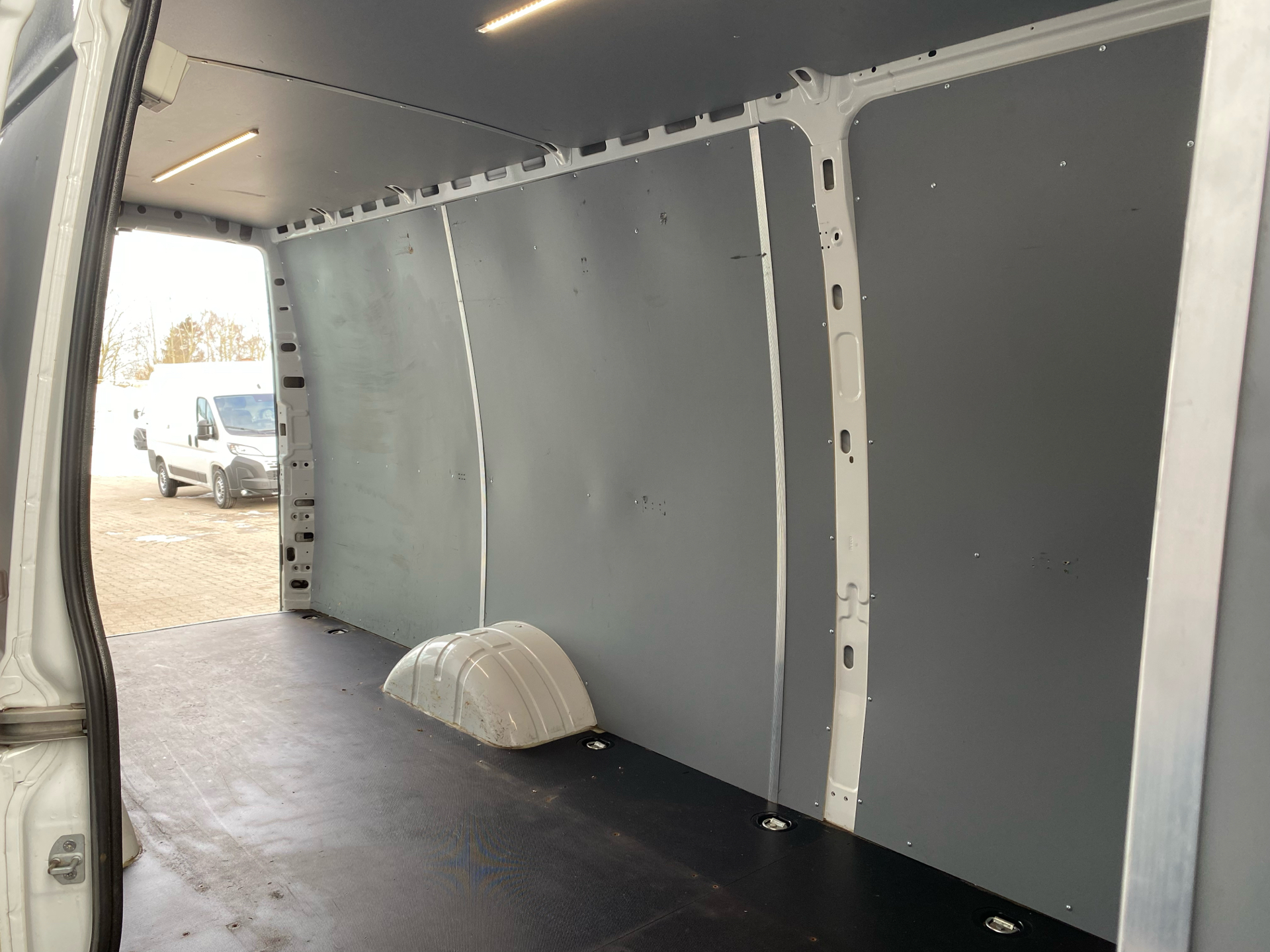 Billede af Iveco Daily 35C18 16m3 3,0 D Hi-Matic 180HK Van 8g Aut.