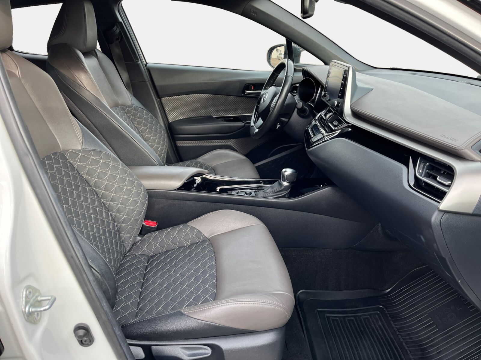 Billede af Toyota C-HR 2,0 Hybrid C-HIC Multidrive S 184HK 5d Aut.