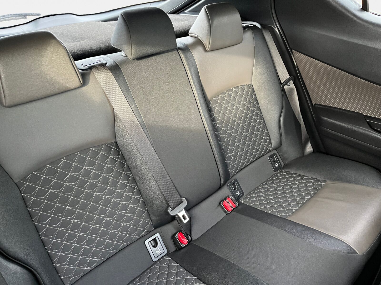 Billede af Toyota C-HR 2,0 Hybrid C-HIC Multidrive S 184HK 5d Aut.