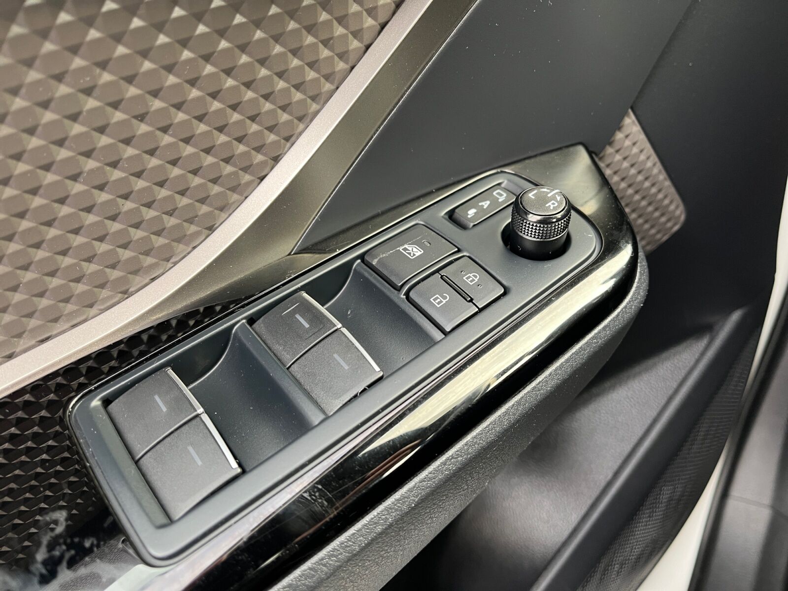 Billede af Toyota C-HR 2,0 Hybrid C-HIC Multidrive S 184HK 5d Aut.