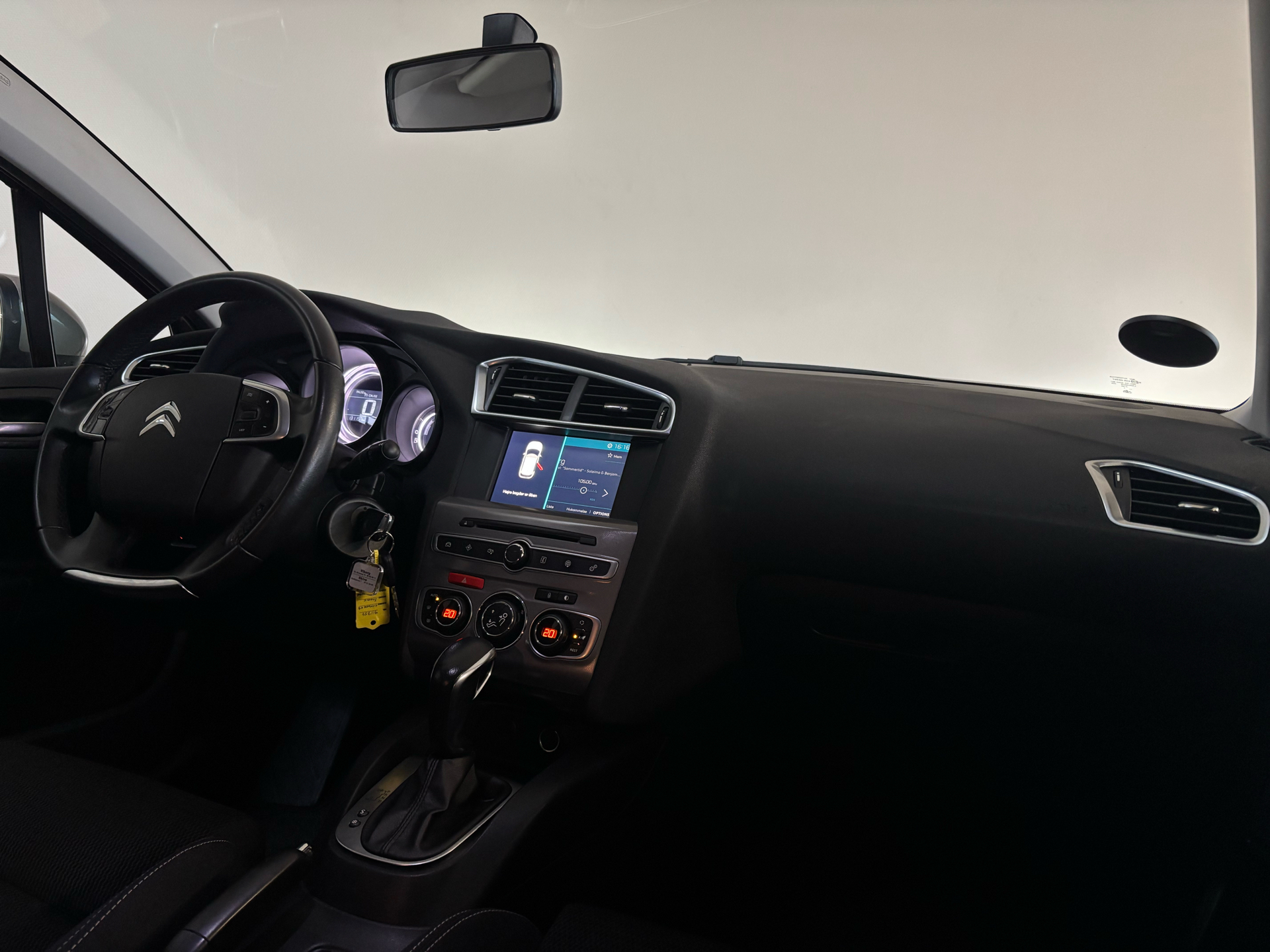 Billede af Citroën C4 1,6 Blue HDi Iconic EAT6 start/stop 120HK 5d 6g Aut.