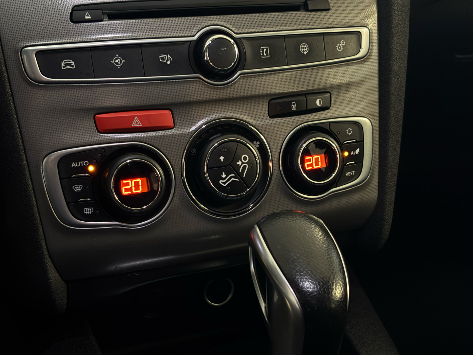 Billede af Citroën C4 1,6 Blue HDi Iconic EAT6 start/stop 120HK 5d 6g Aut.