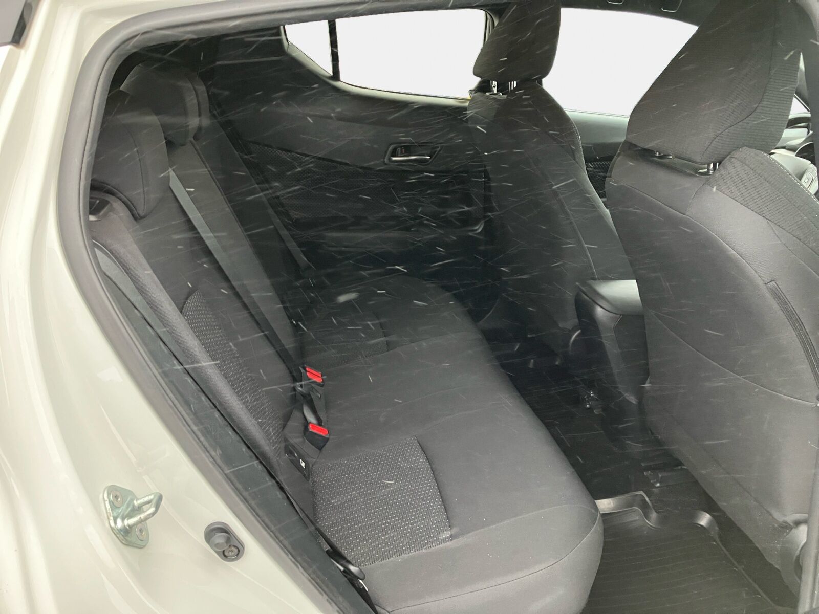 Billede af Toyota C-HR 1,8 Hybrid Premium Selected Bi-tone Multidrive S 122HK 5d Aut.