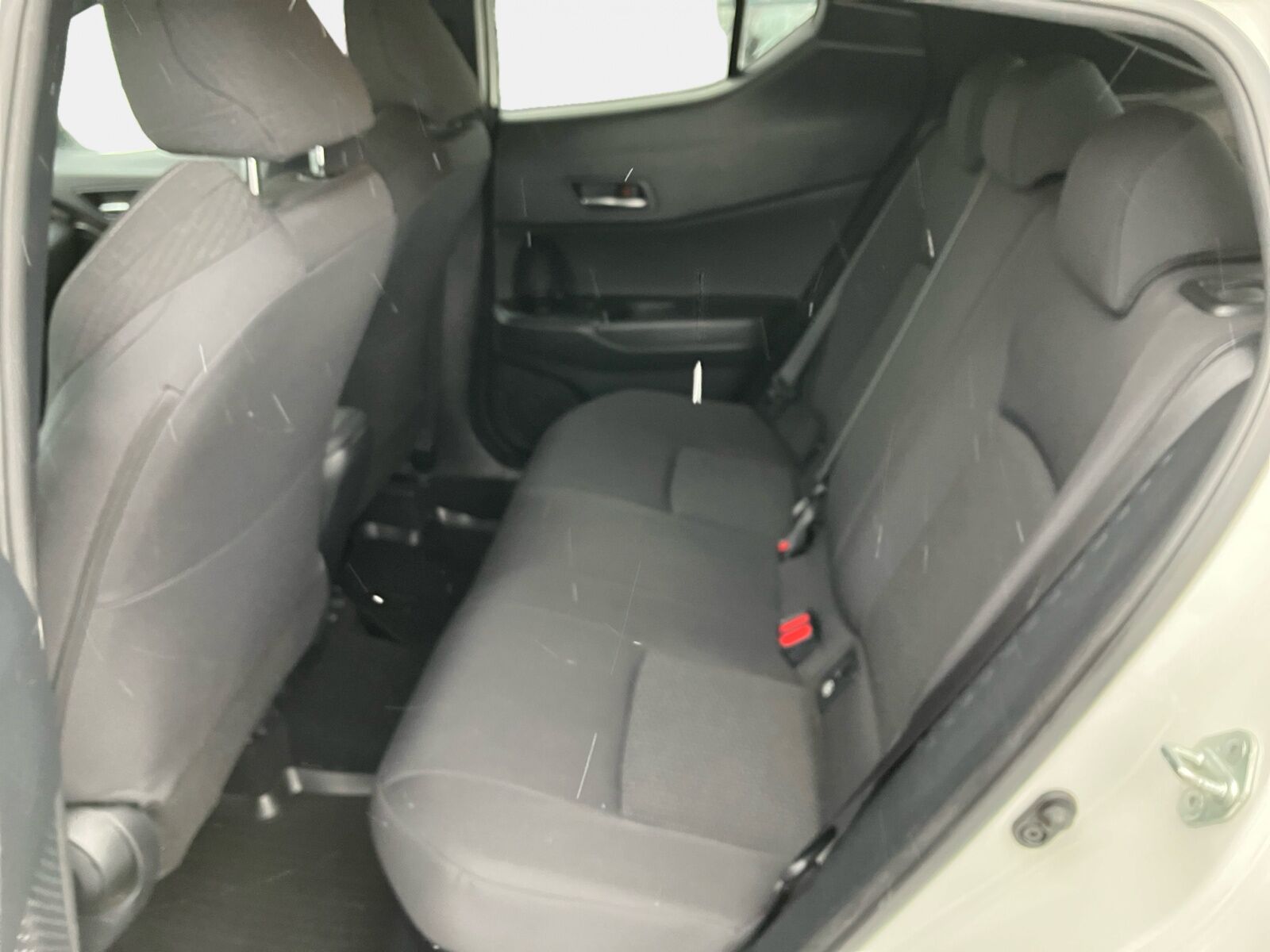 Billede af Toyota C-HR 1,8 Hybrid Premium Selected Bi-tone Multidrive S 122HK 5d Aut.