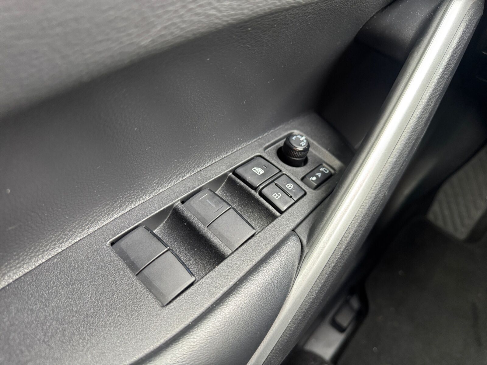 Billede af Toyota Corolla Cross 2,0 Hybrid Style Comfort E-CVT 197HK 5d Aut.