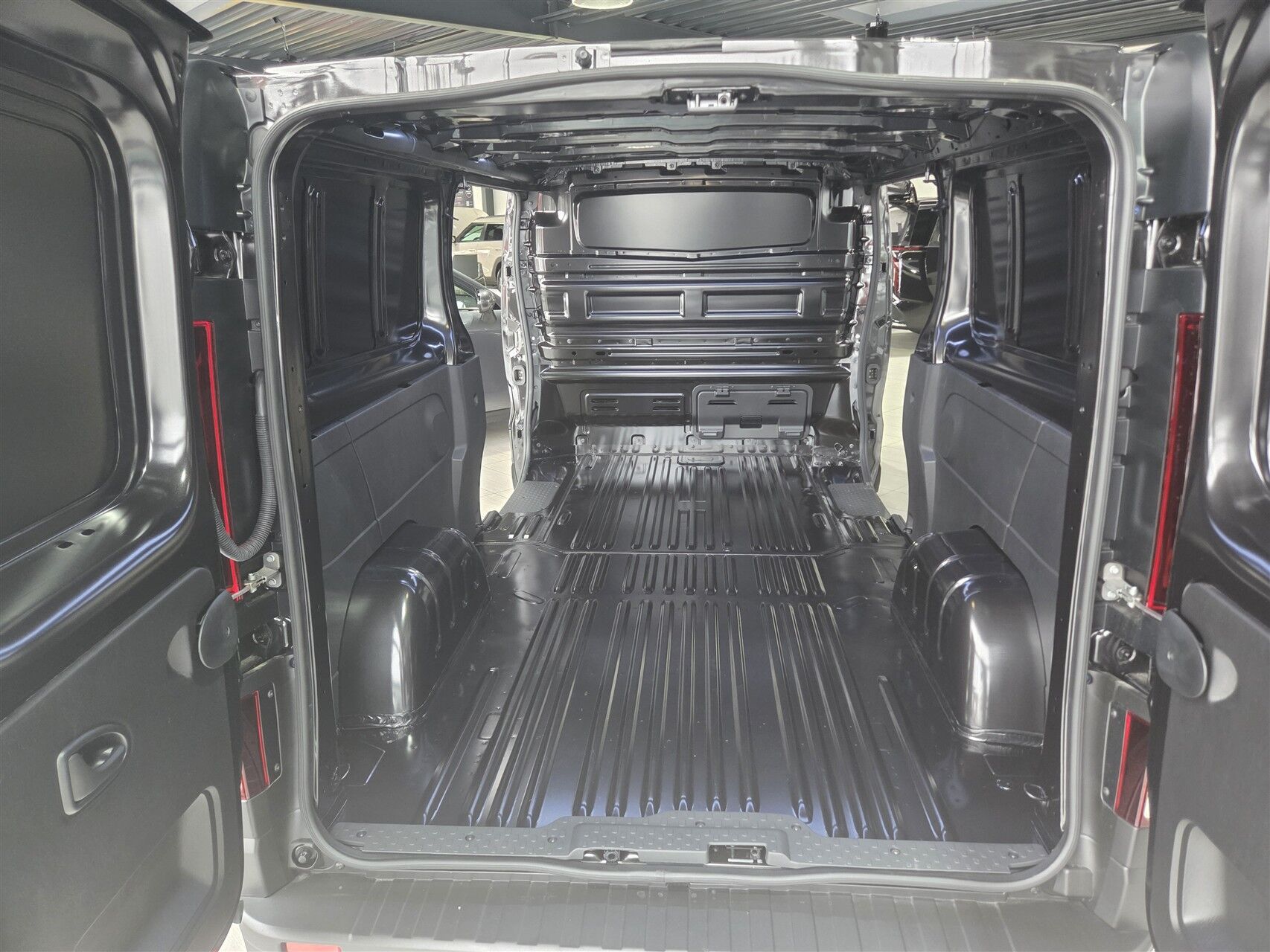 Billede af Nissan Primastar L2H1 2,0 DCi N-Connecta 150HK Van 6g Aut.