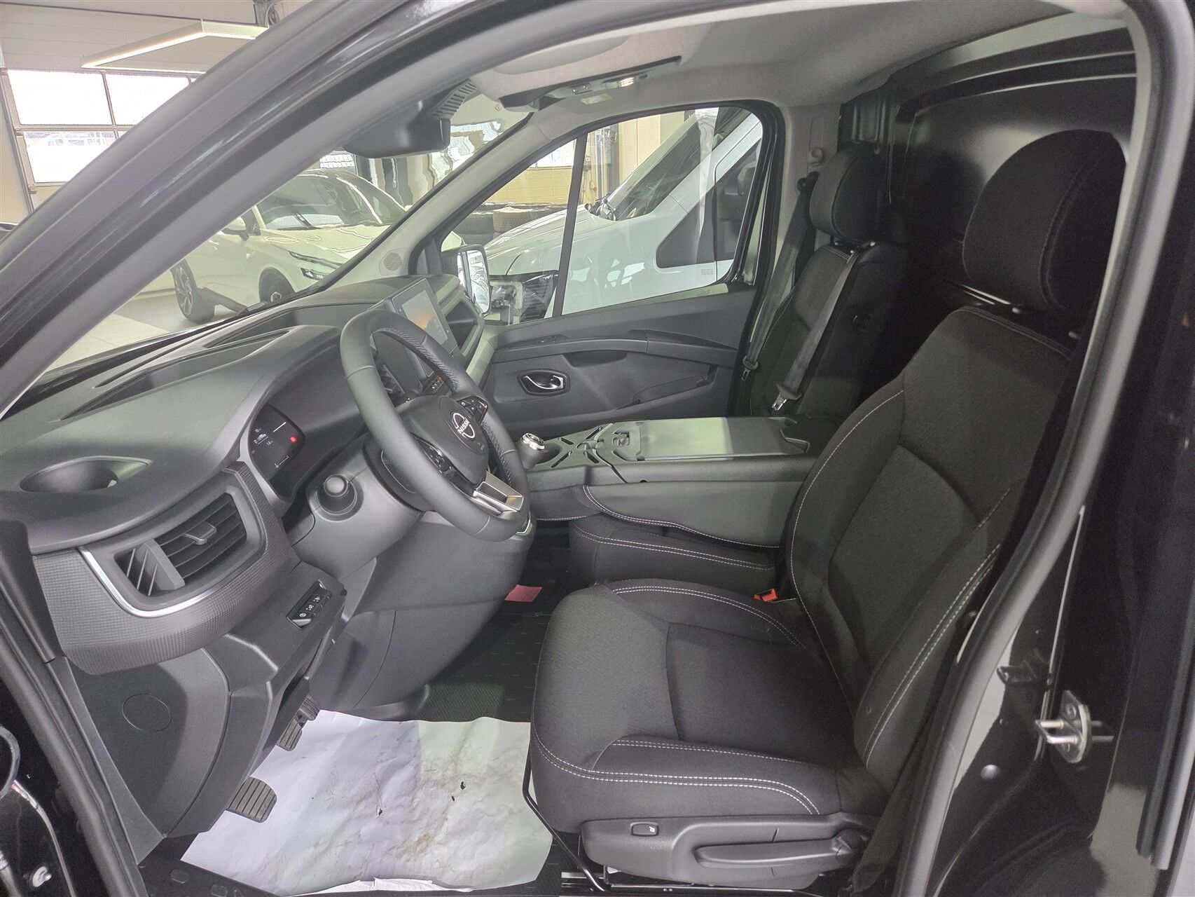 Billede af Nissan Primastar L2H1 2,0 DCi N-Connecta 150HK Van 6g Aut.