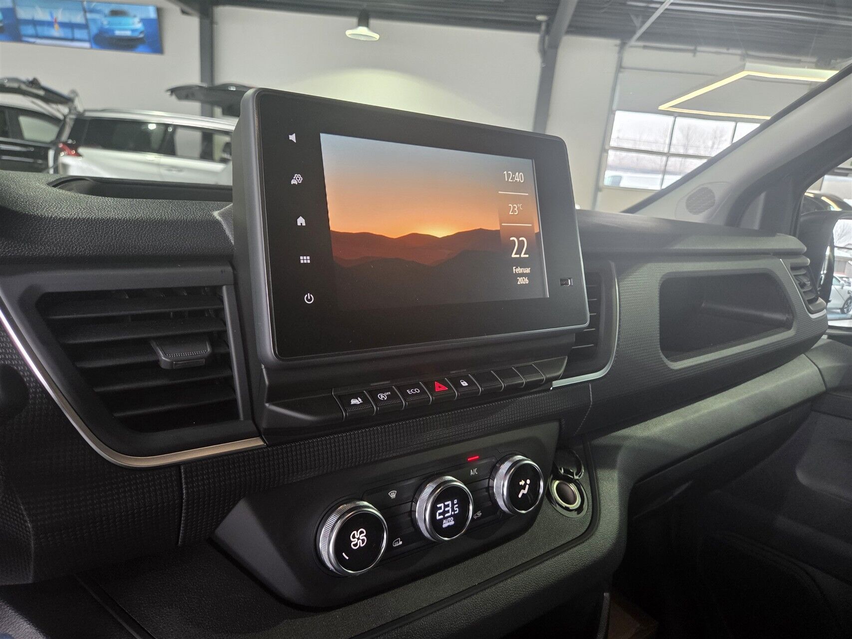 Billede af Nissan Primastar L2H1 2,0 DCi N-Connecta 150HK Van 6g Aut.