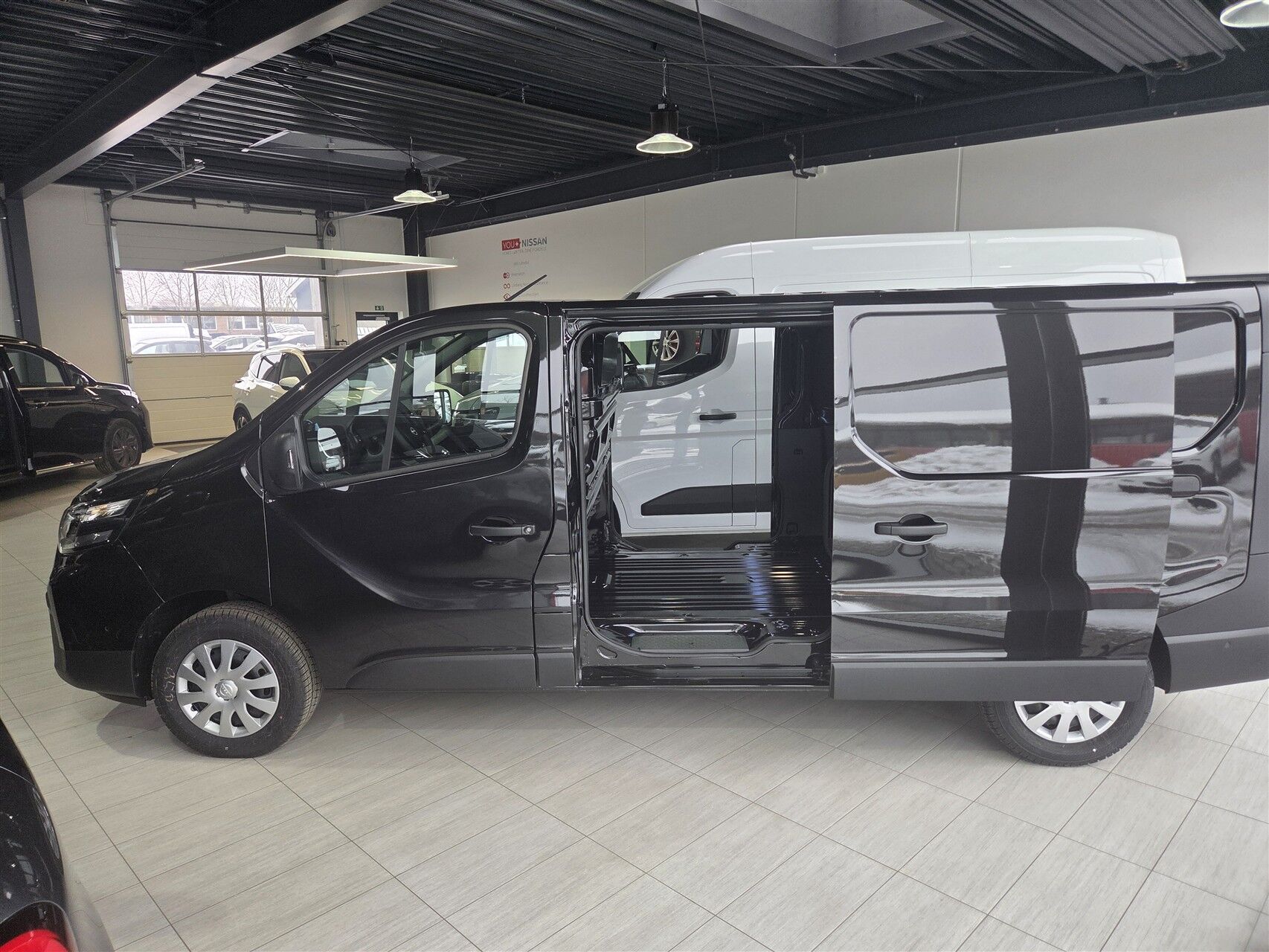 Billede af Nissan Primastar L2H1 2,0 DCi N-Connecta 150HK Van 6g Aut.