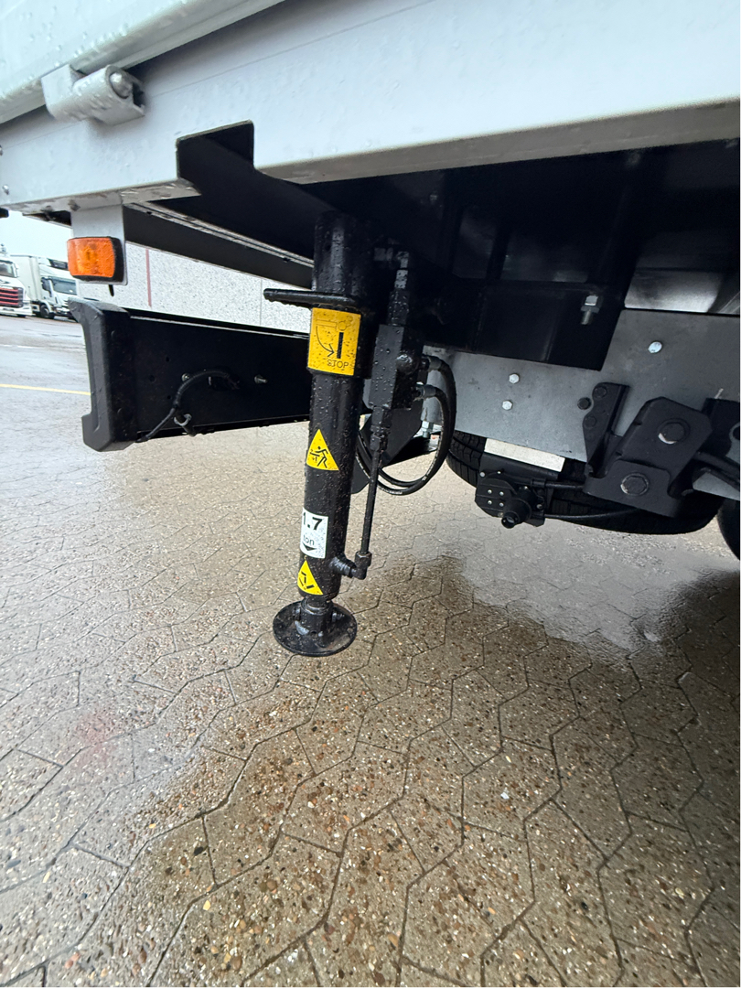 Billede af Iveco Daily 35S18 4100mm 3,0 D 180HK Ladv./Chas. 8g Aut.