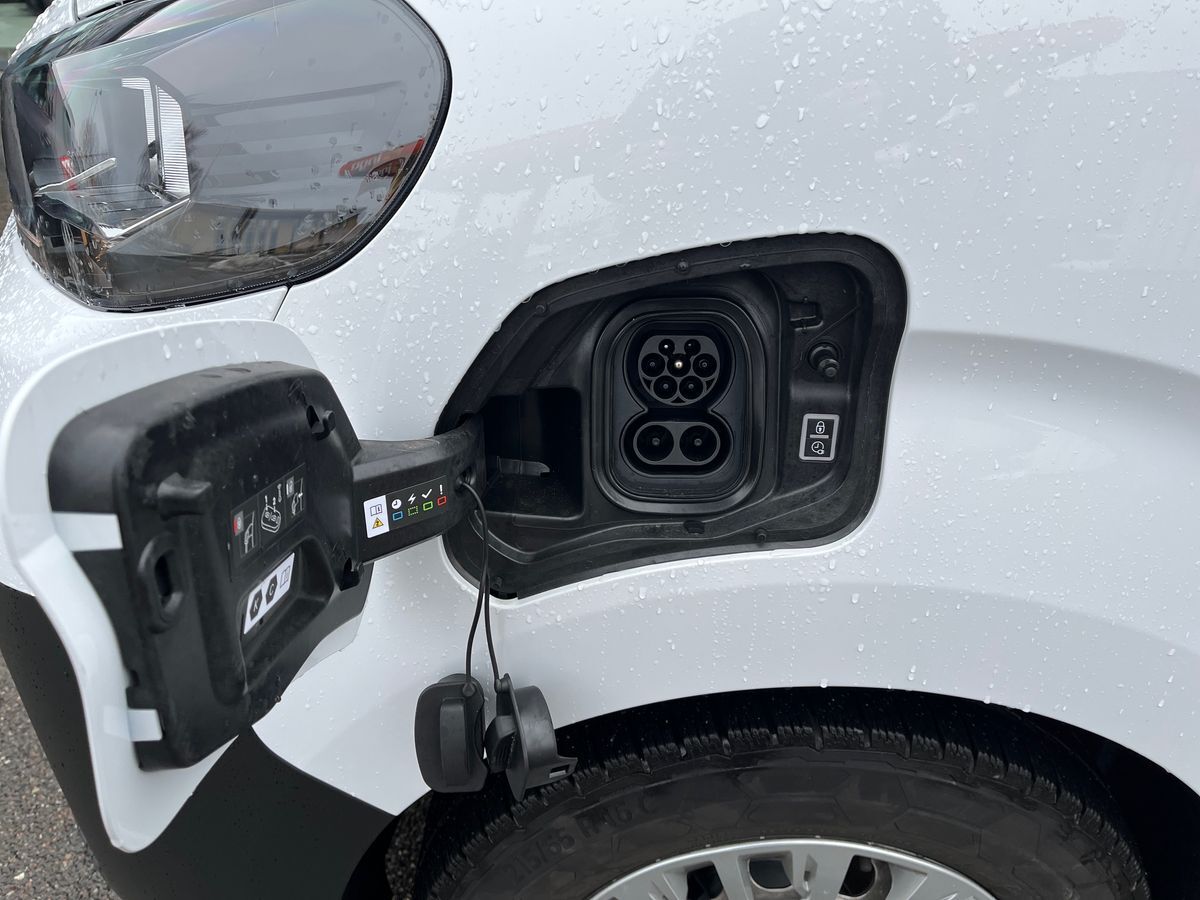 Billede af Toyota Proace Electric Long EL Comfort Master m/ 2 Skydedøre 136HK Van Aut.