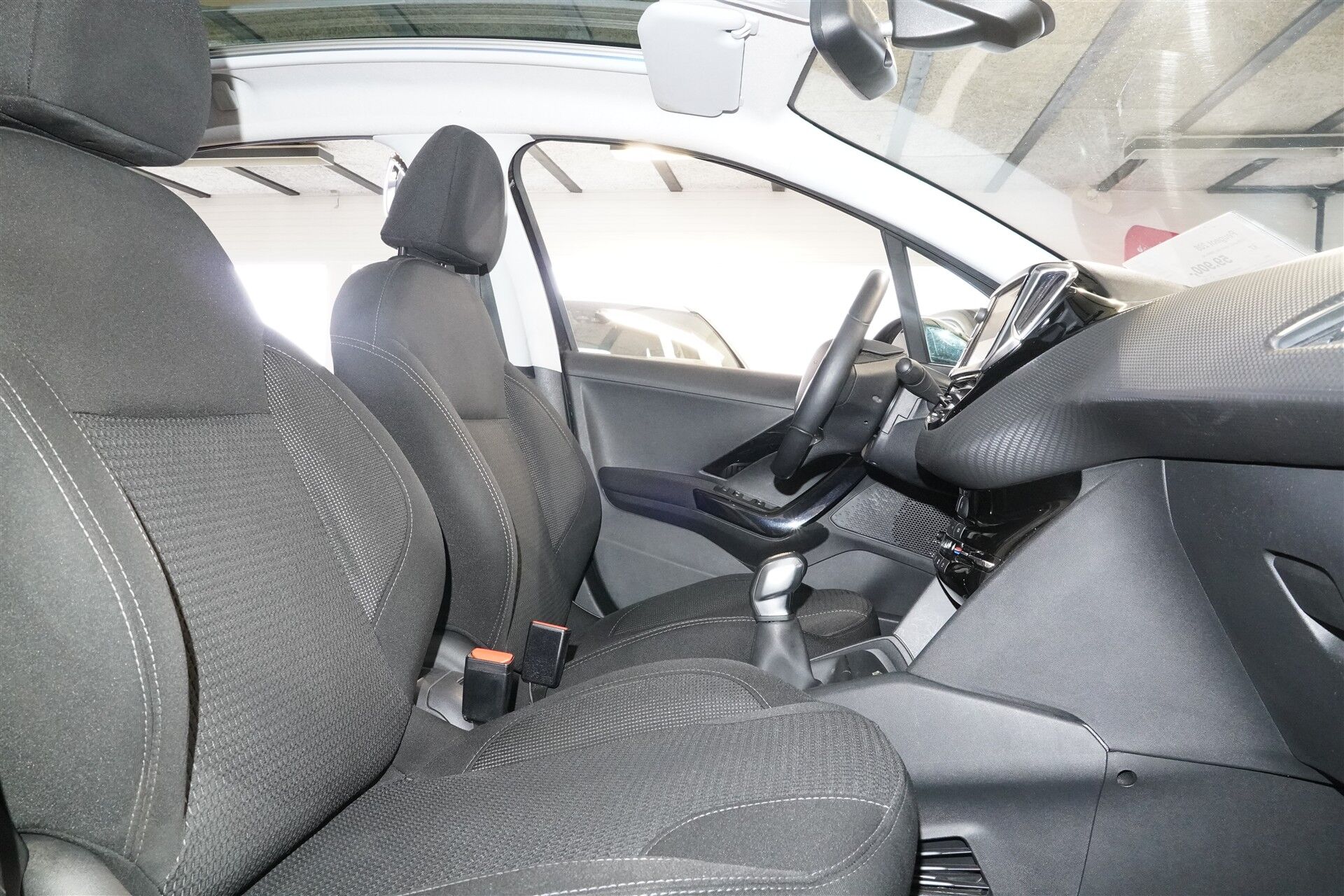 Billede af Peugeot 208 1,6 BlueHDi Allure Sky 100HK 5d