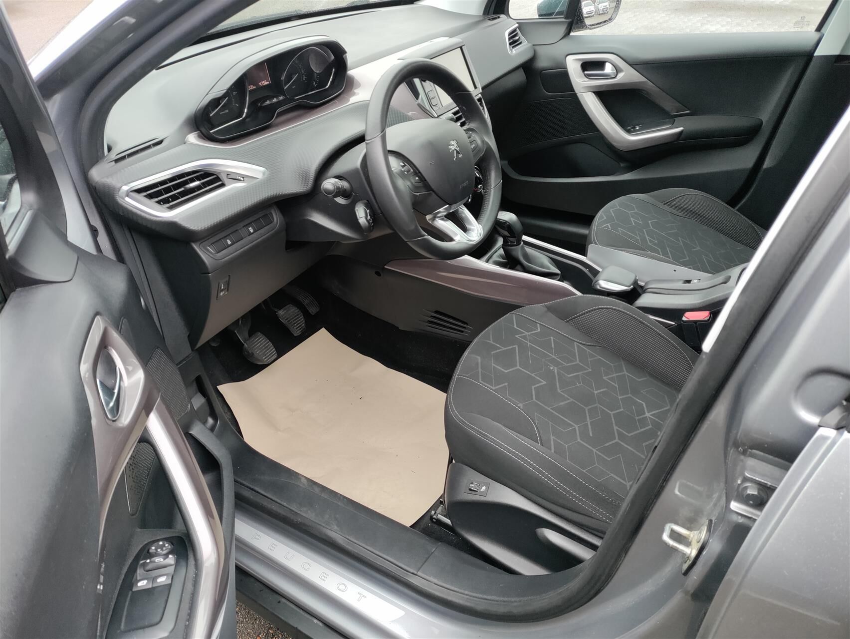 Billede af Peugeot 2008 1,2 VTi Active Sky 82HK