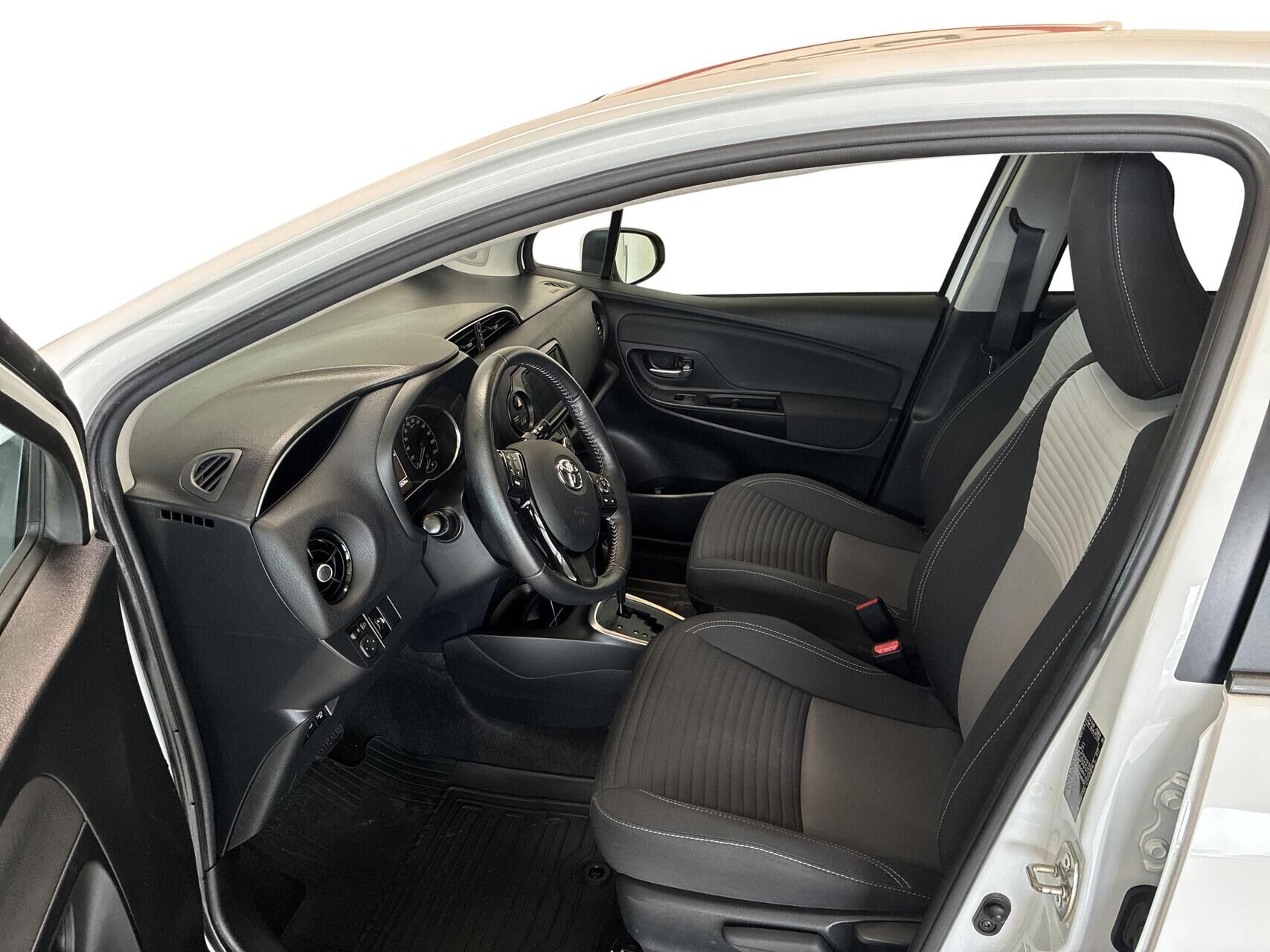 Billede af Toyota Yaris 1,5 Hybrid H2 Limited E-CVT 100HK 5d Trinl. Gear