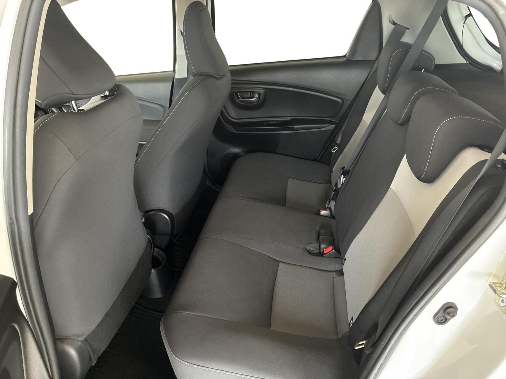 Billede af Toyota Yaris 1,5 Hybrid H2 Limited E-CVT 100HK 5d Trinl. Gear