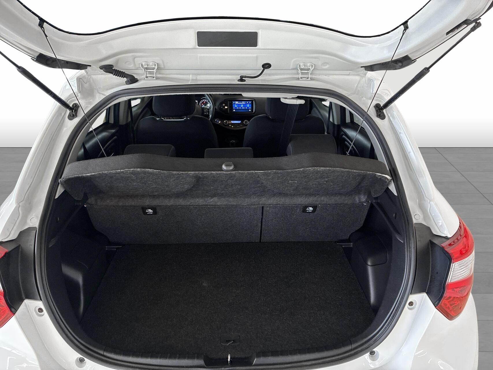 Billede af Toyota Yaris 1,5 Hybrid H2 Limited E-CVT 100HK 5d Trinl. Gear