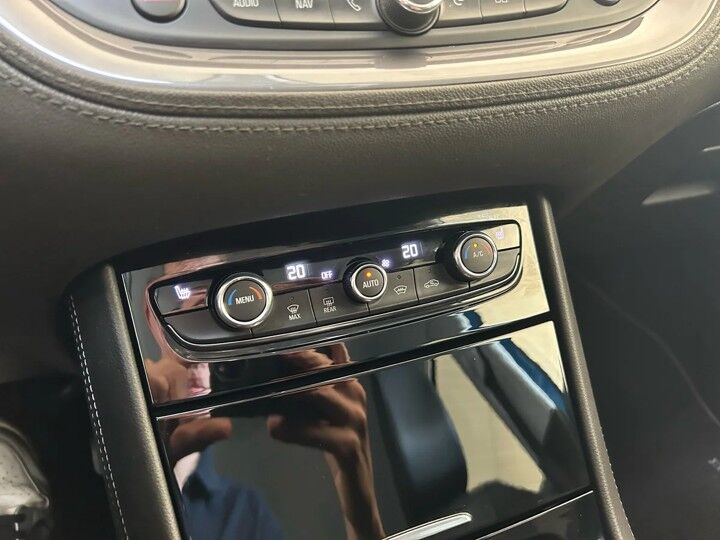 Billede af Opel Grandland X 1,6 PHEV  Plugin-hybrid Cosmo Prestige Pack 225HK 5d 8g Aut.