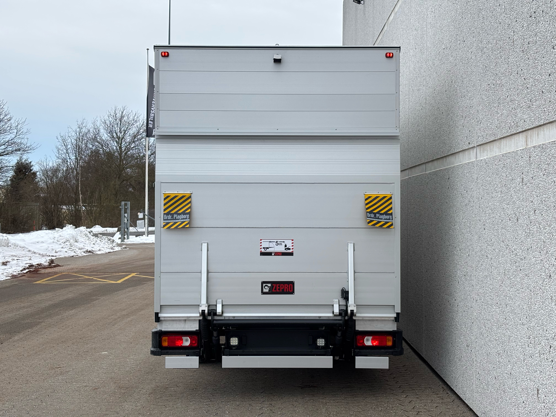 Billede af Iveco Daily 35S18 4800mm 3,0 D 176HK Ladv./Chas. 8g Aut.