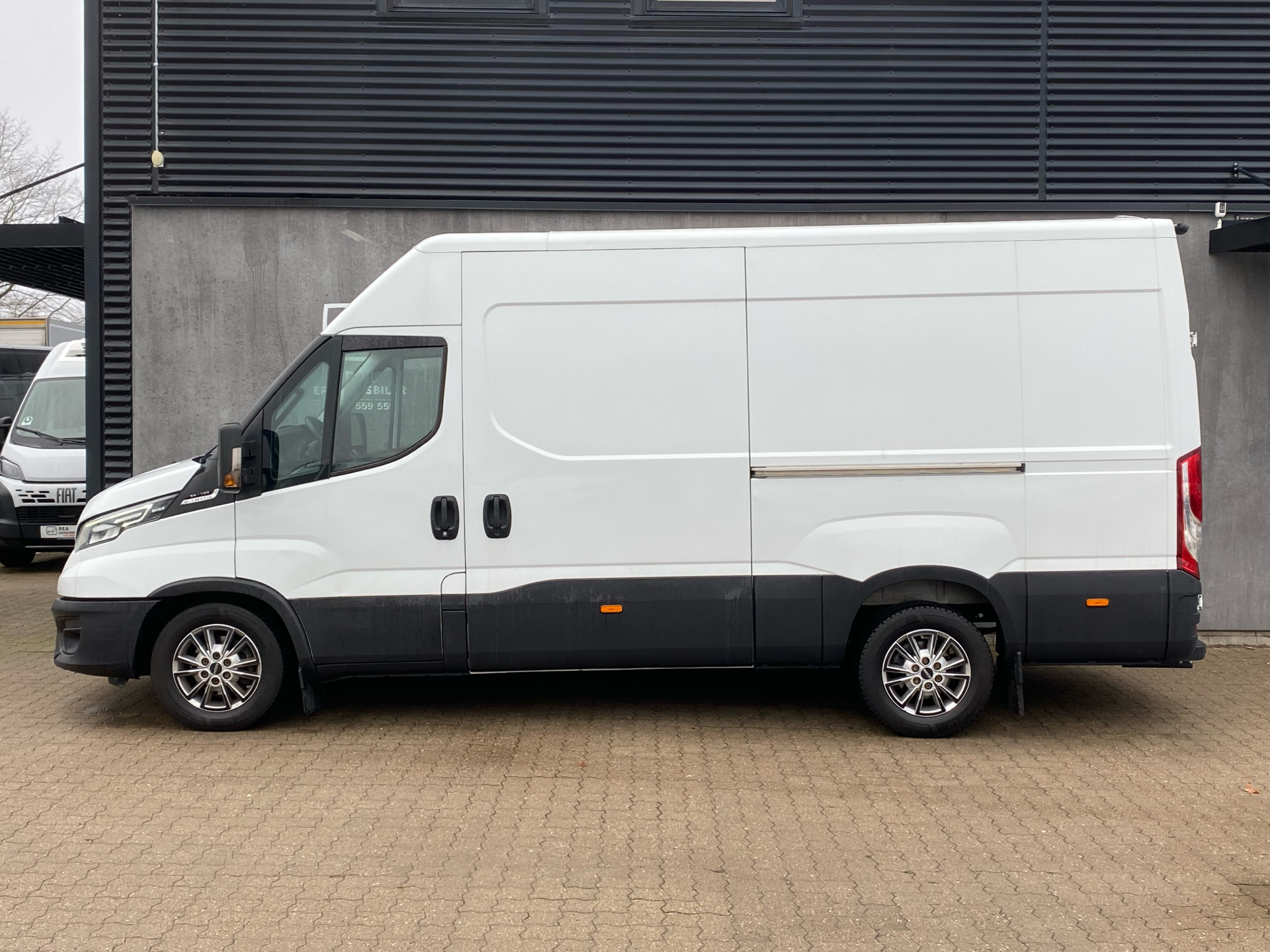 Billede af Iveco Daily 35S18 12m3 3,0 D 180HK Van 8g Aut.
