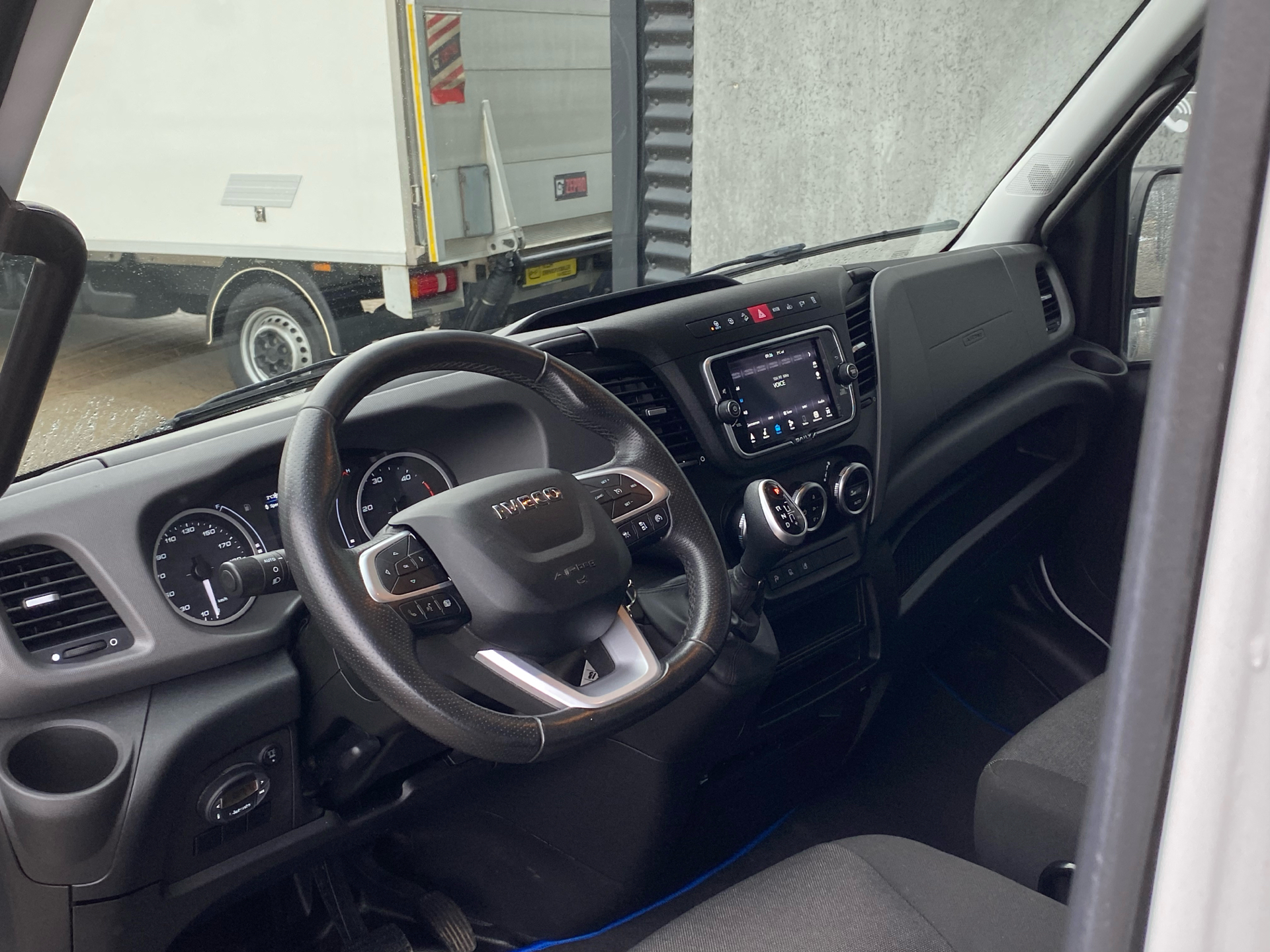 Billede af Iveco Daily 35S18 12m3 3,0 D 180HK Van 8g Aut.