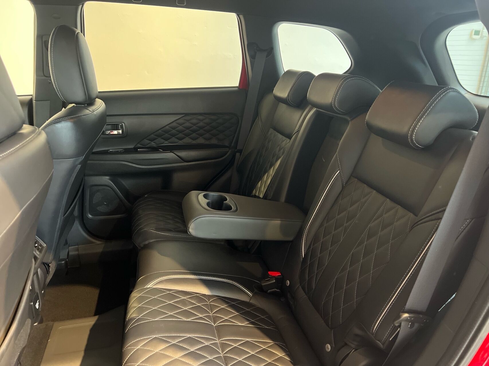 Billede af Mitsubishi Outlander 2,4 PHEV  Plugin-hybrid Instyle 4WD 224HK 5d 6g Trinl. Gear