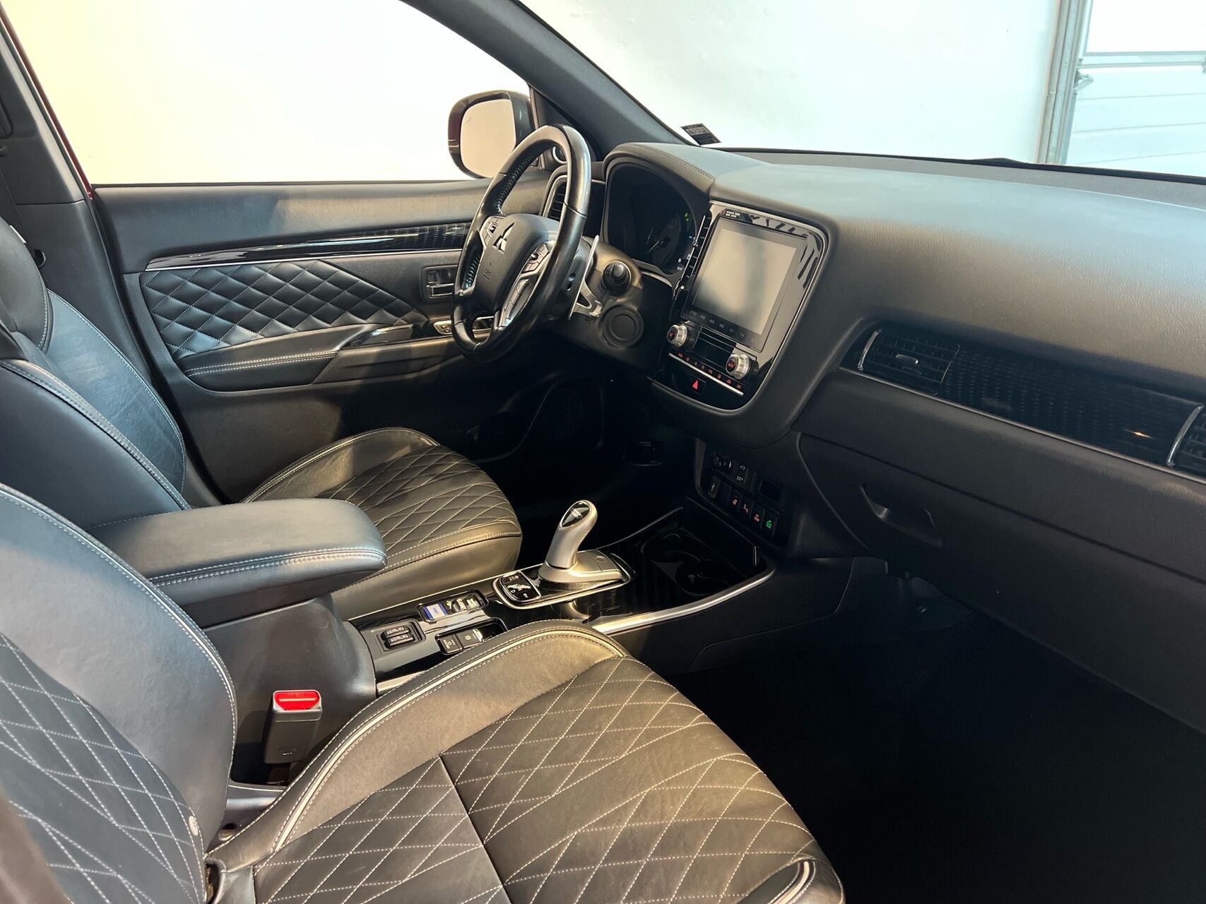 Billede af Mitsubishi Outlander 2,4 PHEV  Plugin-hybrid Instyle 4WD 224HK 5d 6g Trinl. Gear