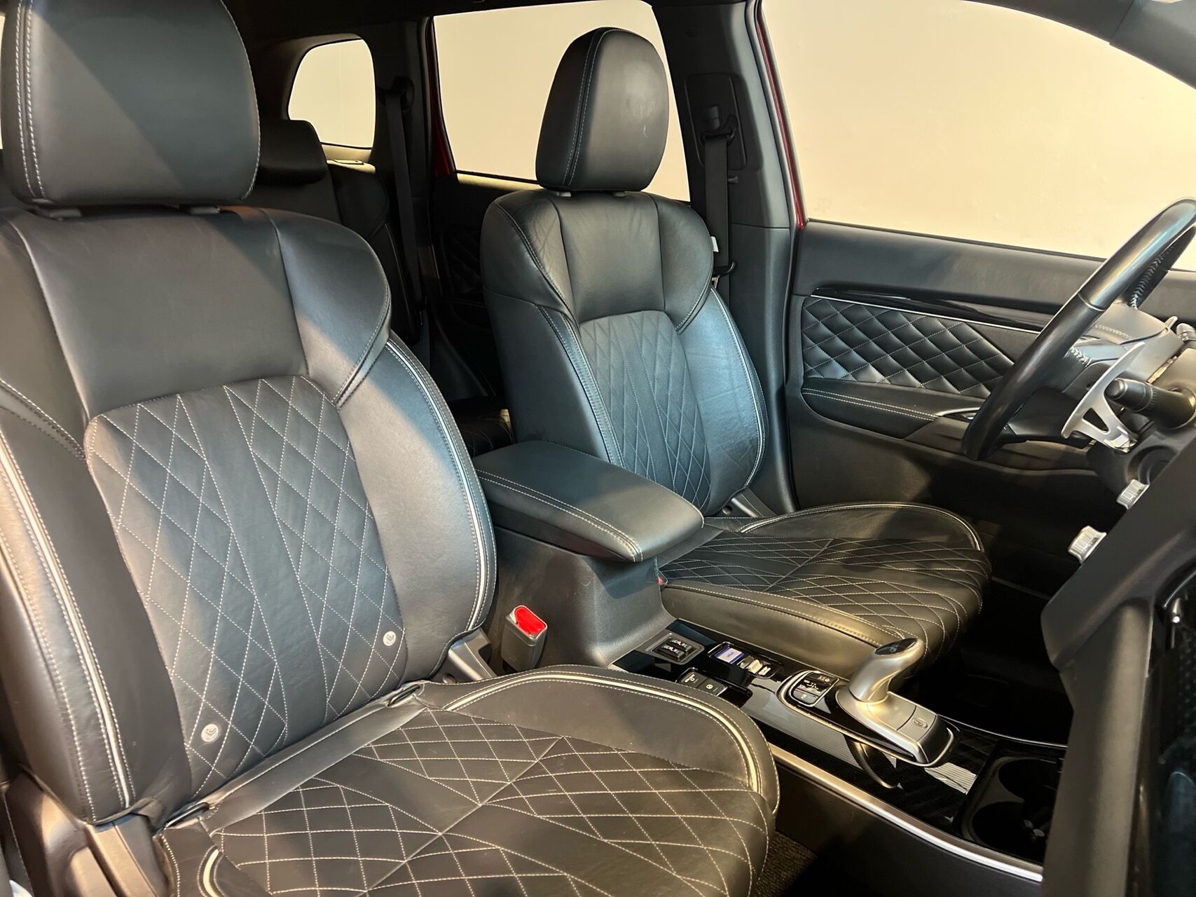 Billede af Mitsubishi Outlander 2,4 PHEV  Plugin-hybrid Instyle 4WD 224HK 5d 6g Trinl. Gear