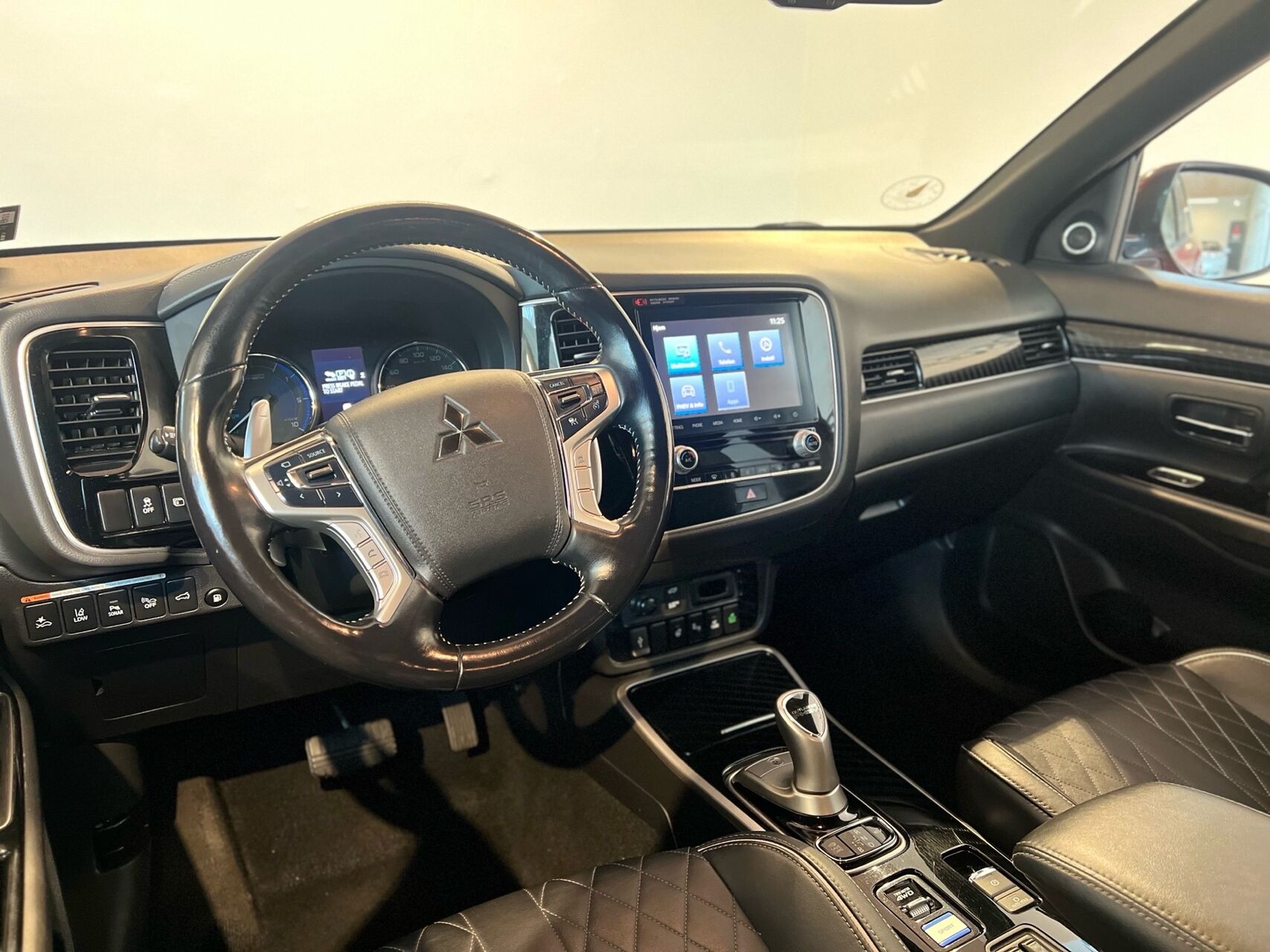 Billede af Mitsubishi Outlander 2,4 PHEV  Plugin-hybrid Instyle 4WD 224HK 5d 6g Trinl. Gear