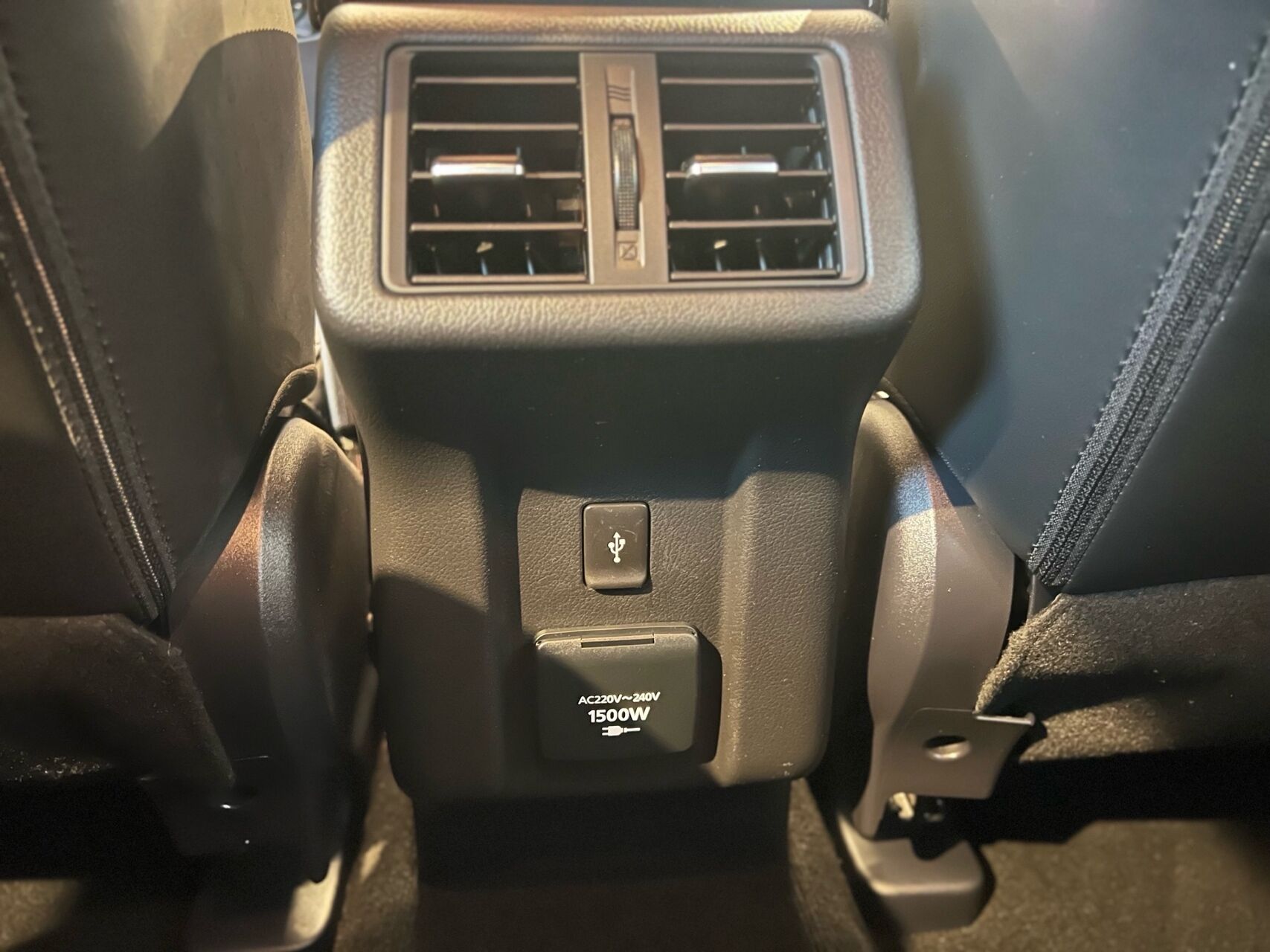 Billede af Mitsubishi Outlander 2,4 PHEV  Plugin-hybrid Instyle 4WD 224HK 5d 6g Trinl. Gear