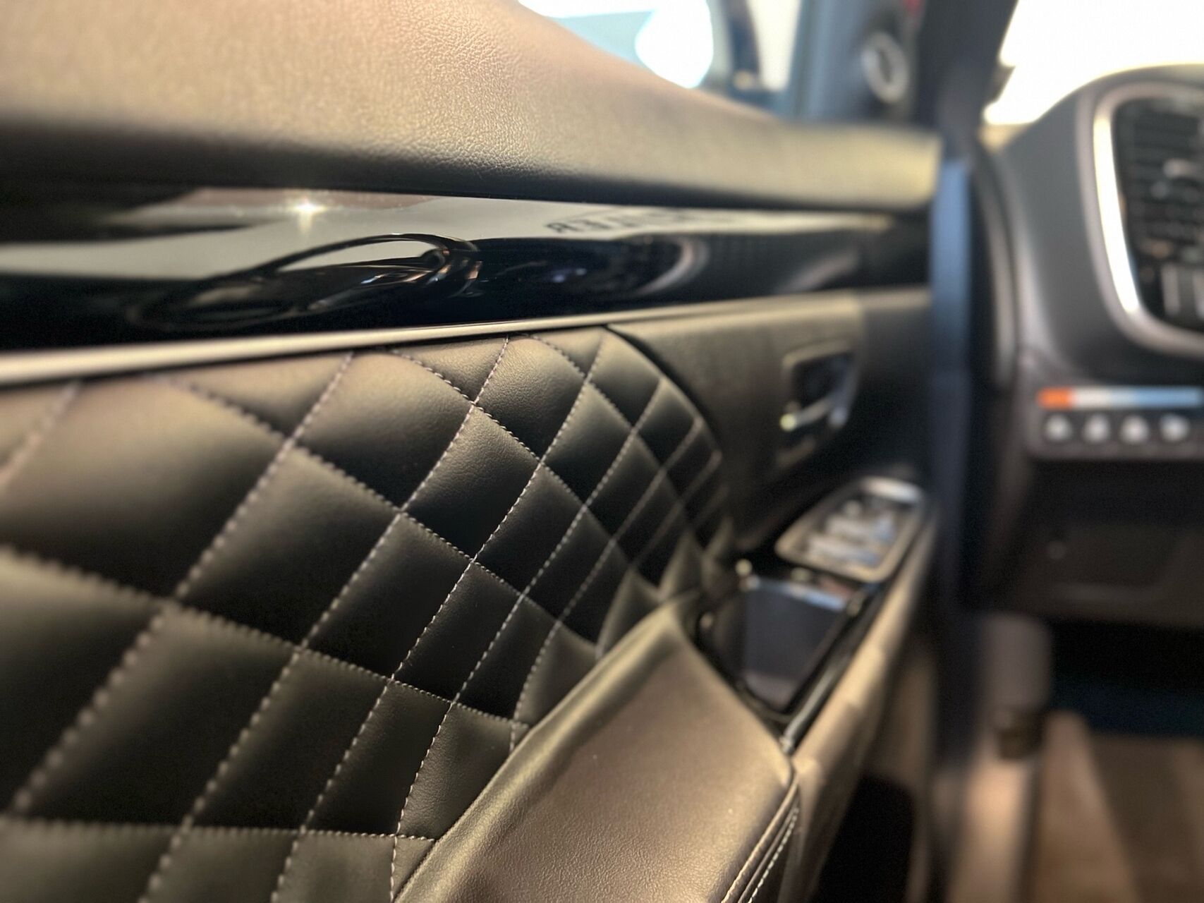 Billede af Mitsubishi Outlander 2,4 PHEV  Plugin-hybrid Instyle 4WD 224HK 5d 6g Trinl. Gear