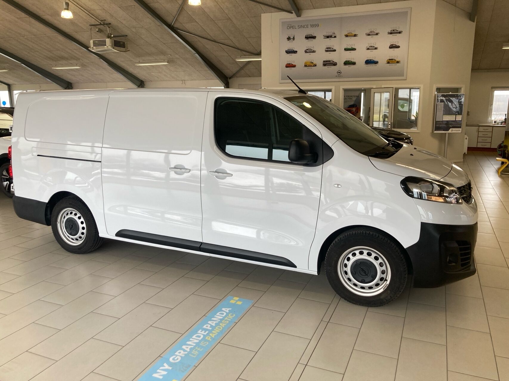 Billede af Opel Vivaro-e L3V1 EL Enjoy 136HK Van Aut.