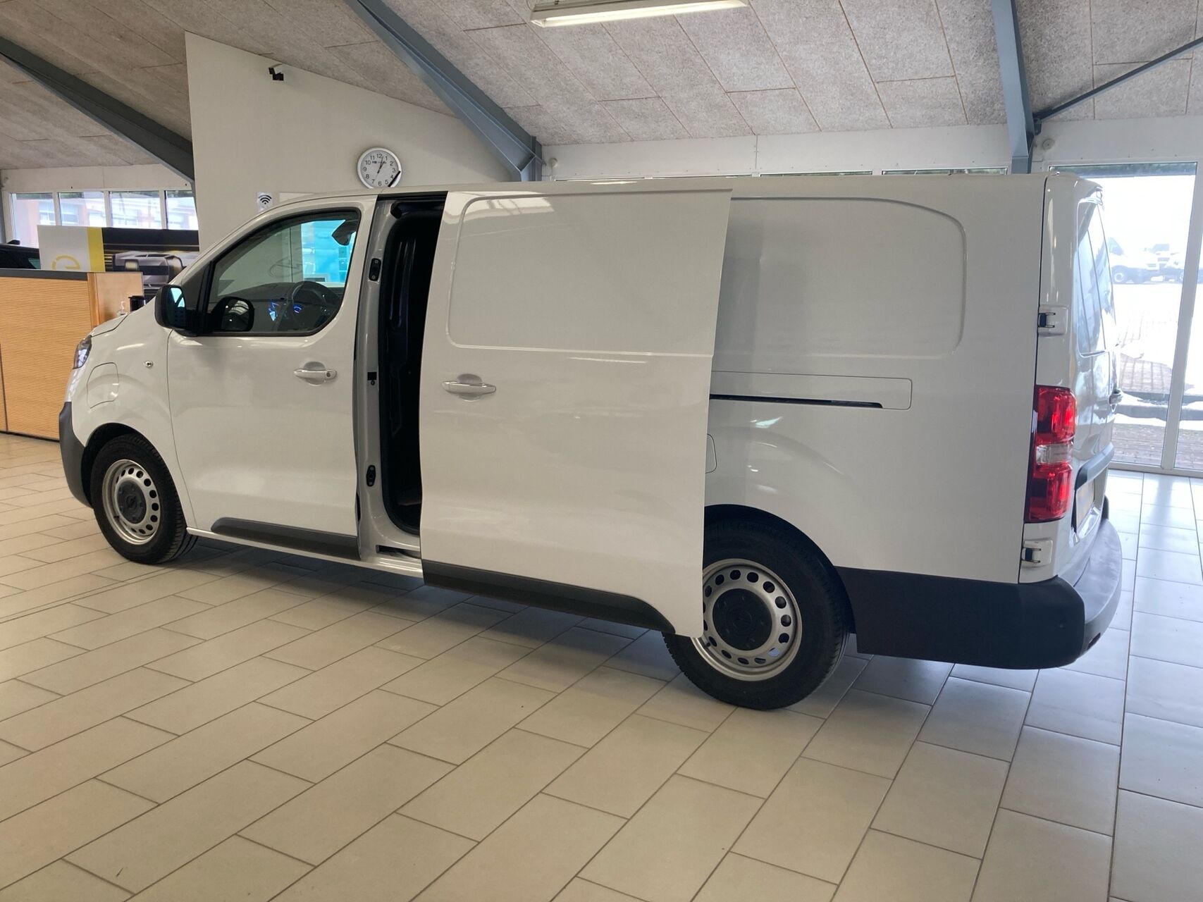 Billede af Opel Vivaro-e L3V1 EL Enjoy 136HK Van Aut.