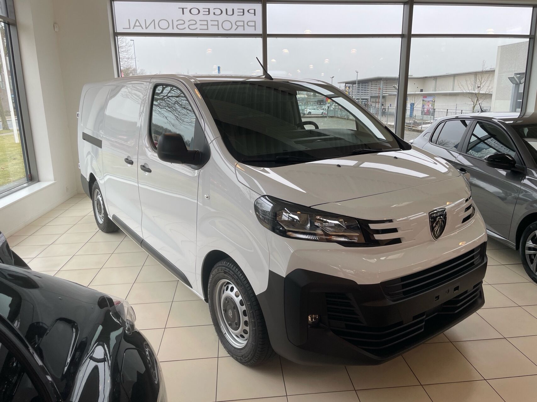 Billede af Peugeot e-Expert L3 EL Plus Limited 136HK Van Aut.