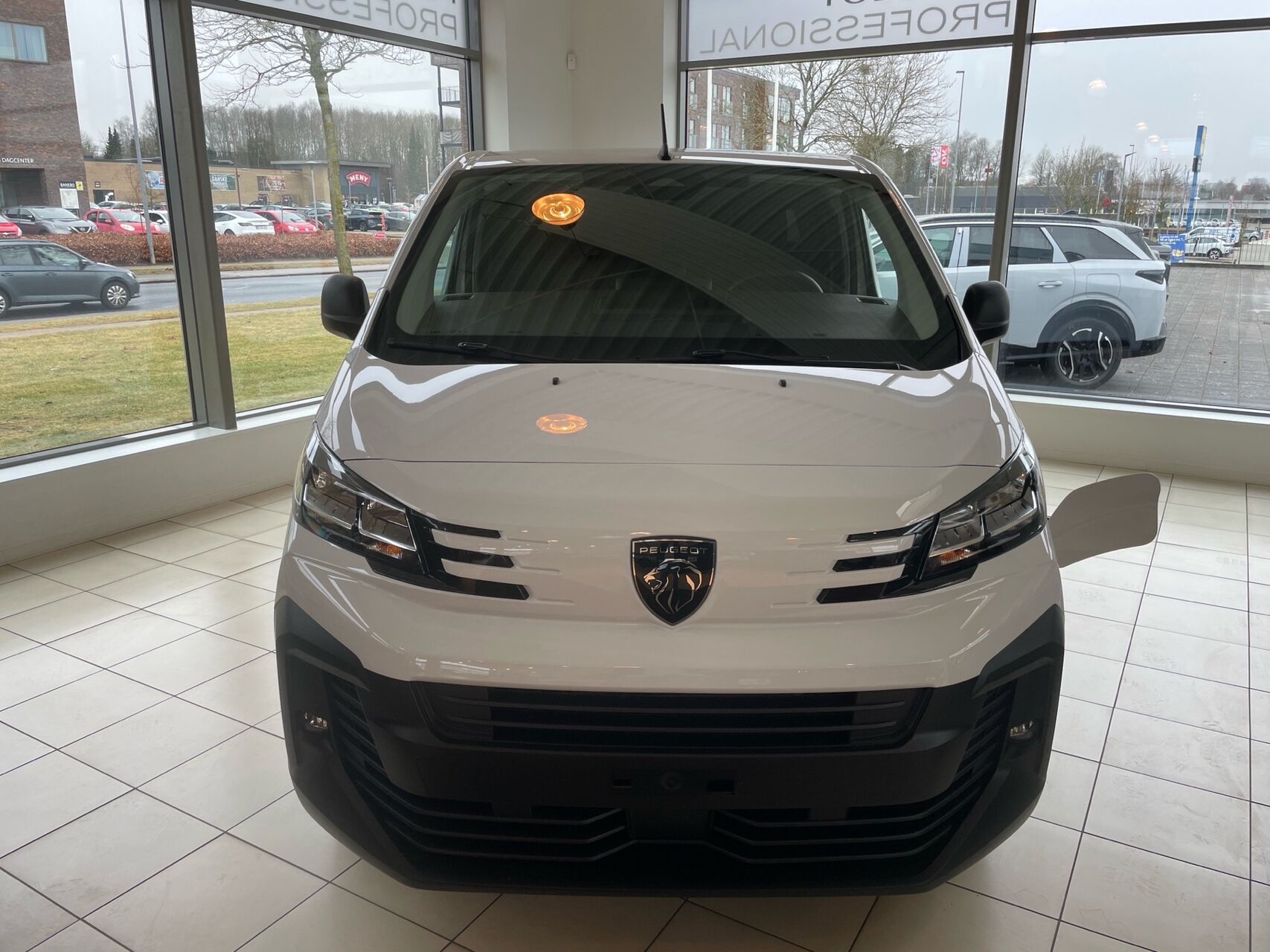 Billede af Peugeot e-Expert L3 EL Plus Limited 136HK Van Aut.