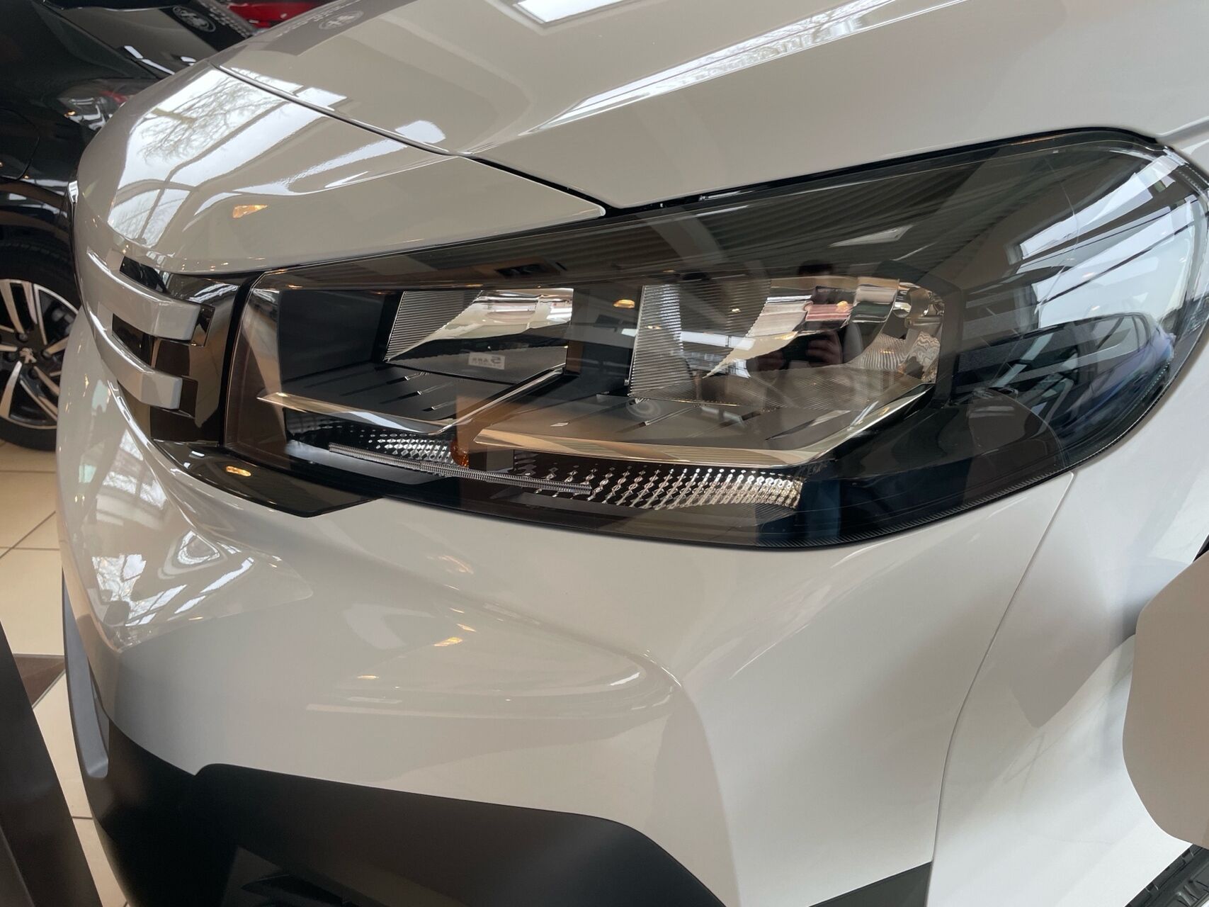 Billede af Peugeot e-Expert L3 EL Plus Limited 136HK Van Aut.