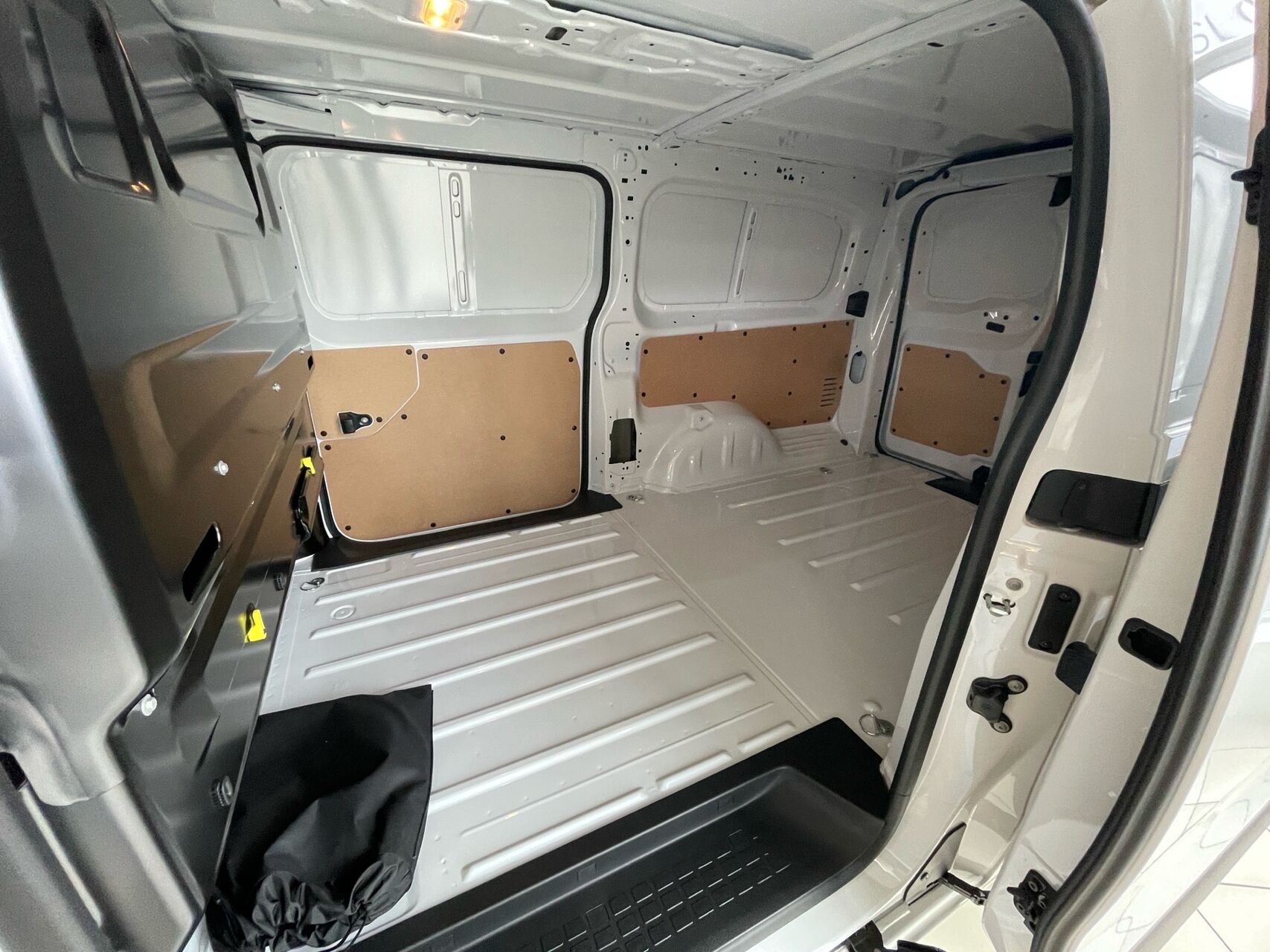 Billede af Peugeot e-Expert L3 EL Plus Limited 136HK Van Aut.