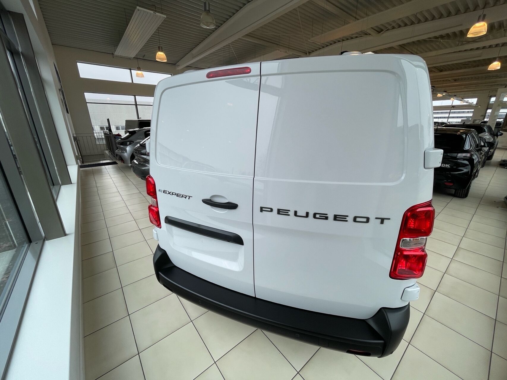 Billede af Peugeot e-Expert L3 EL Plus Limited 136HK Van Aut.