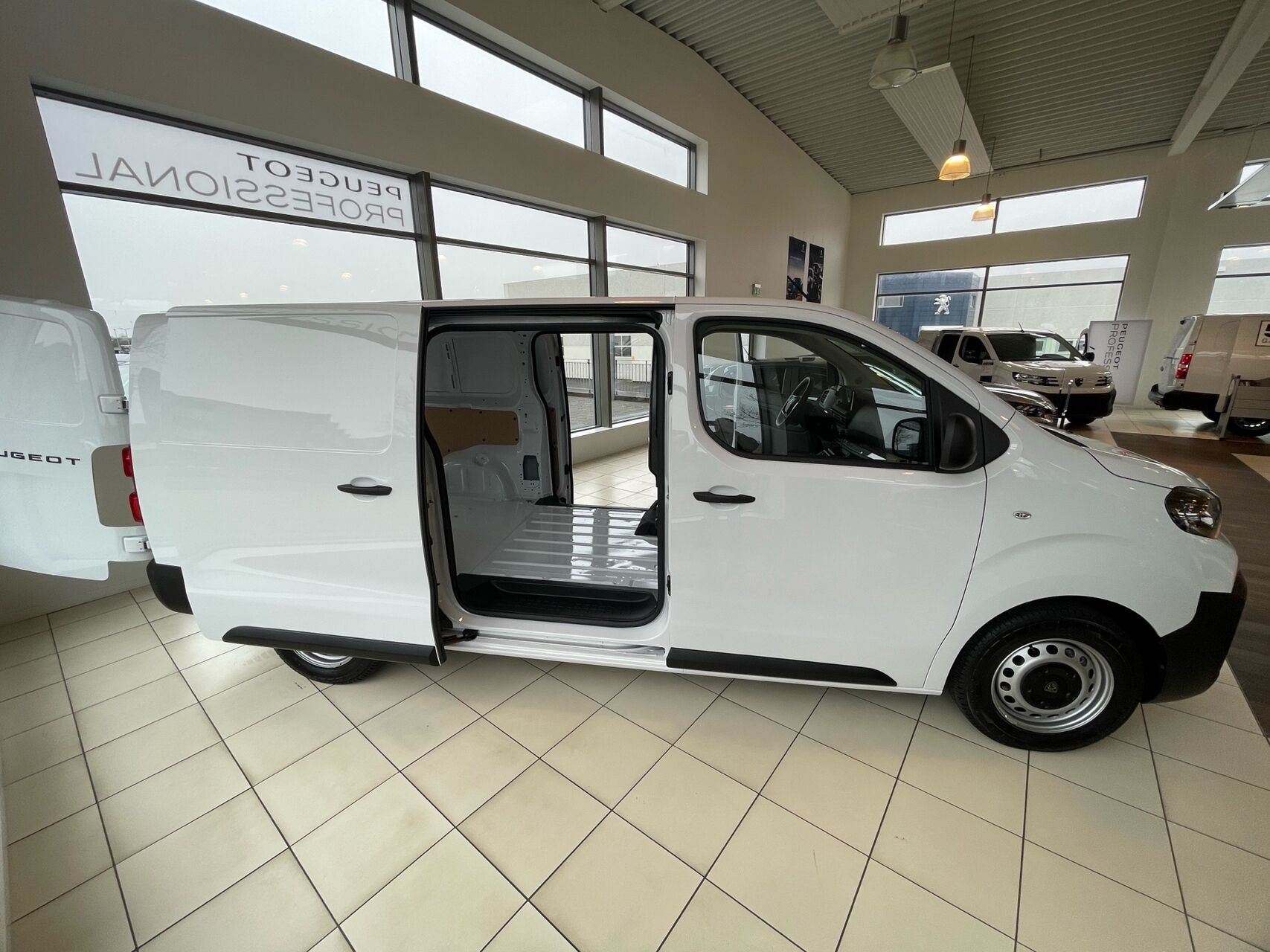 Billede af Peugeot e-Expert L3 EL Plus Limited 136HK Van Aut.