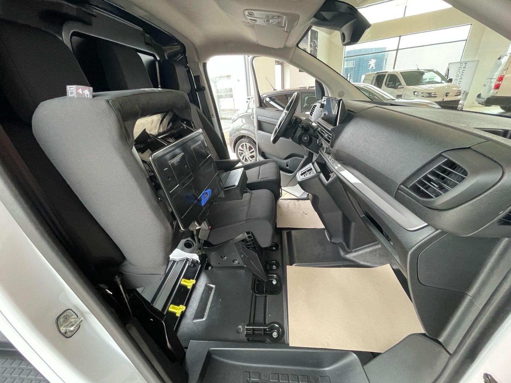 Billede af Peugeot e-Expert L3 EL Plus Limited 136HK Van Aut.