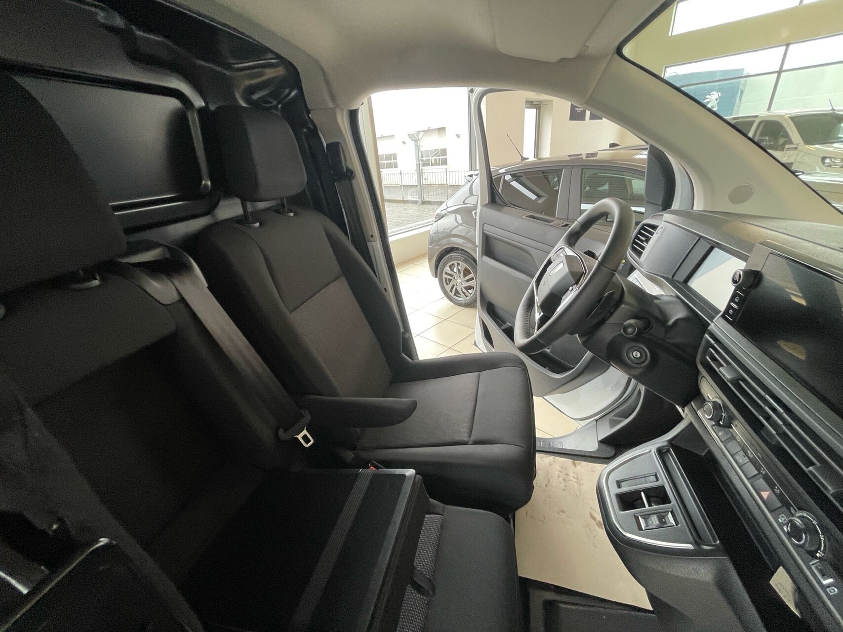 Billede af Peugeot e-Expert L3 EL Plus Limited 136HK Van Aut.