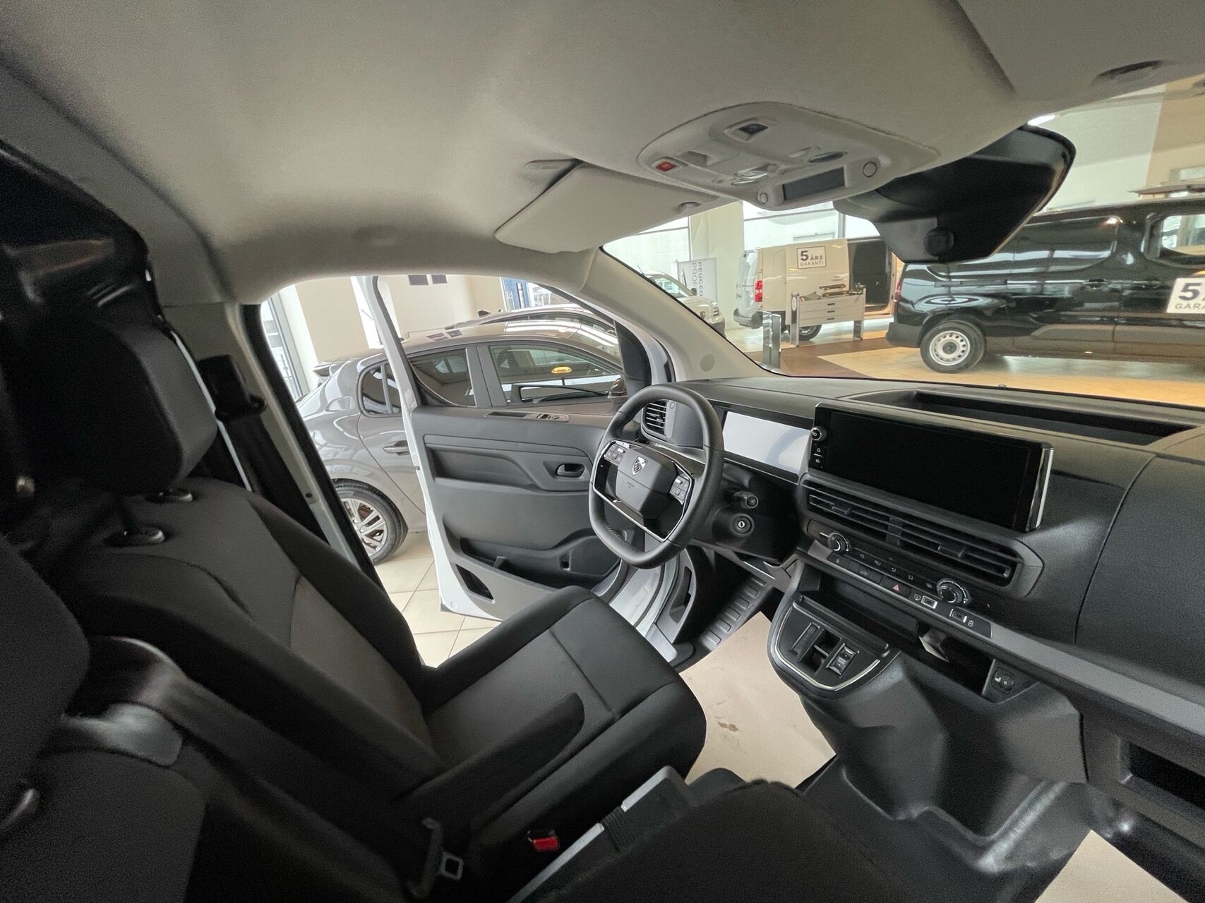 Billede af Peugeot e-Expert L3 EL Plus Limited 136HK Van Aut.