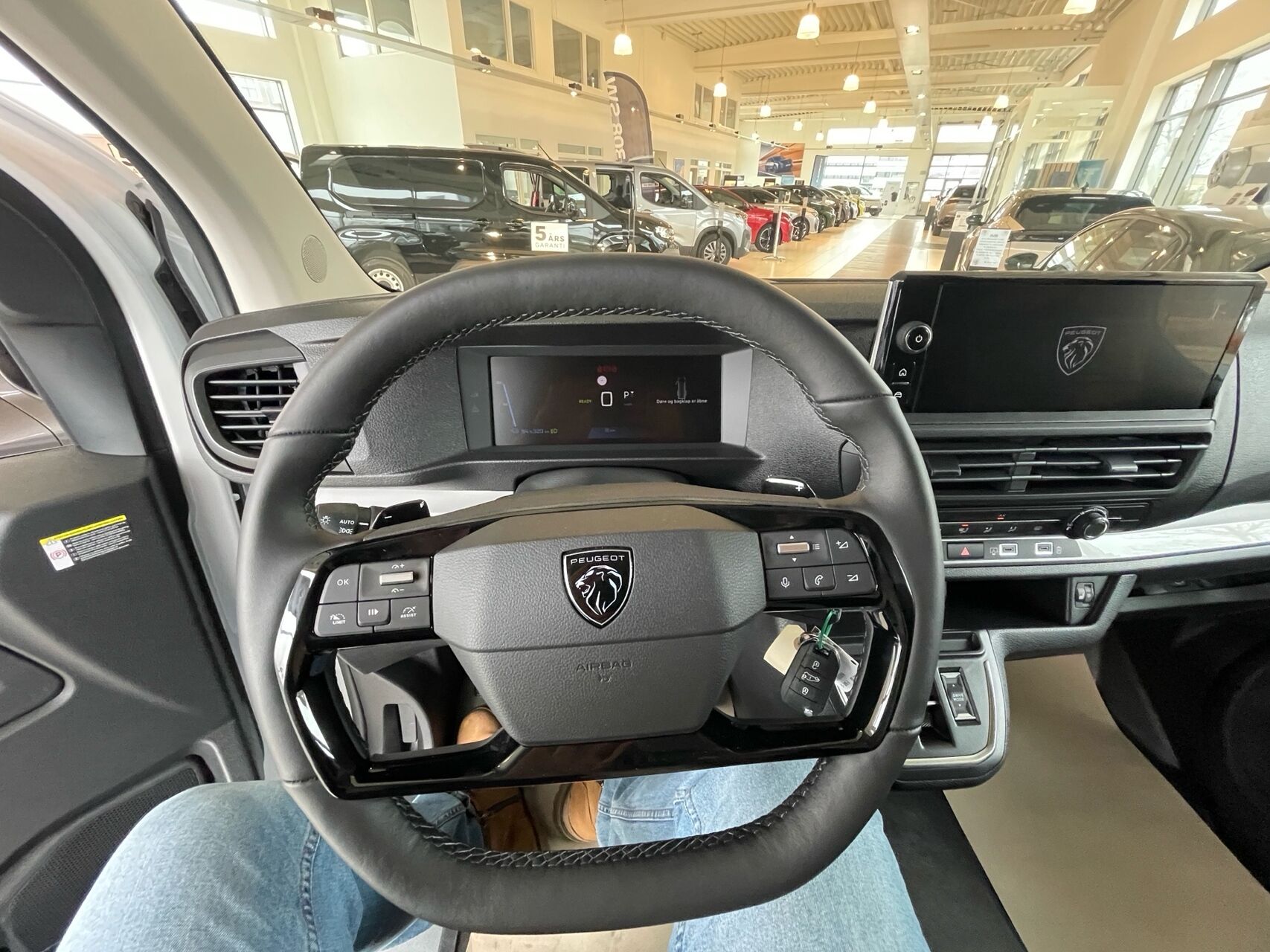 Billede af Peugeot e-Expert L3 EL Plus Limited 136HK Van Aut.