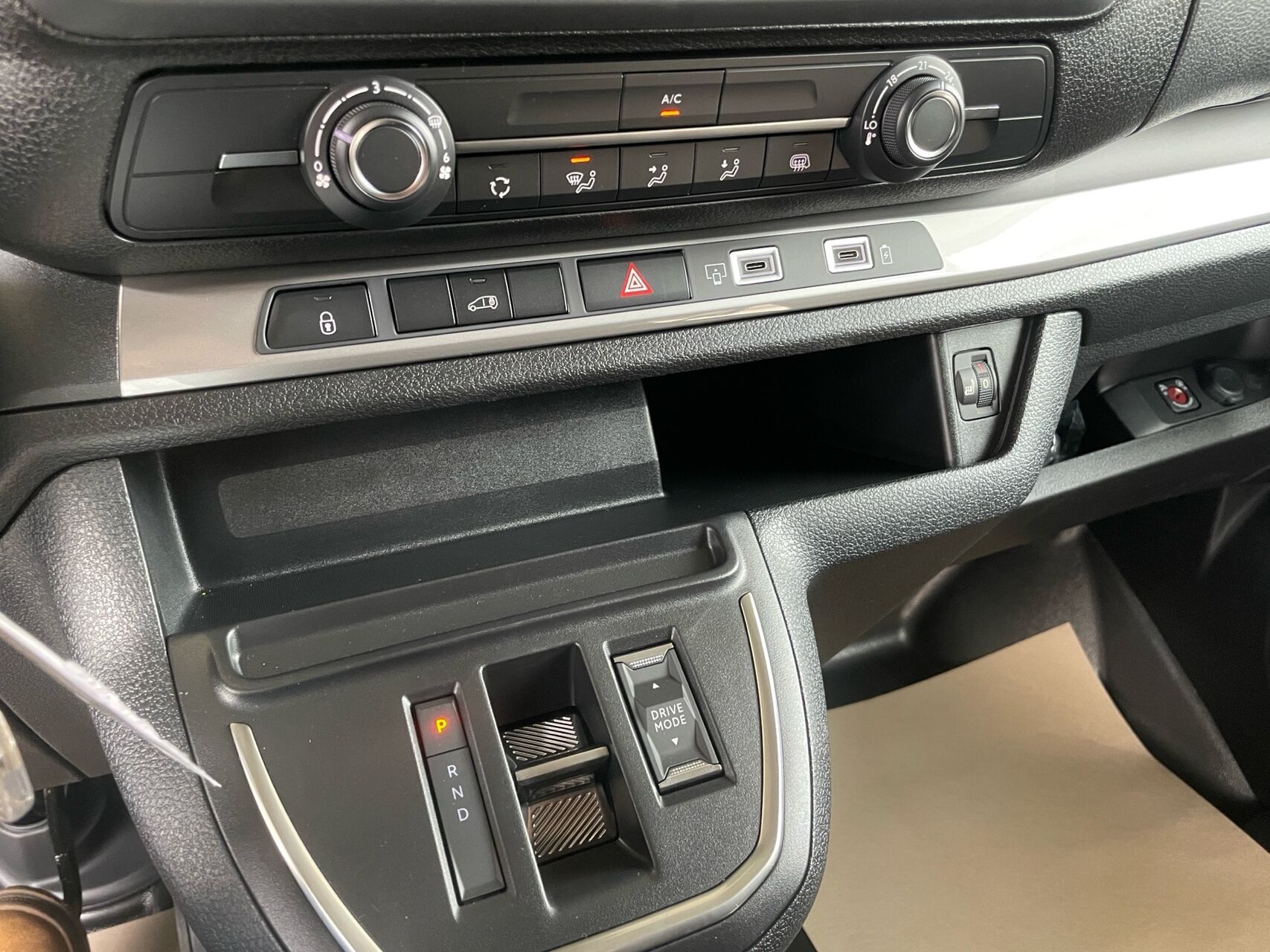 Billede af Peugeot e-Expert L3 EL Plus Limited 136HK Van Aut.