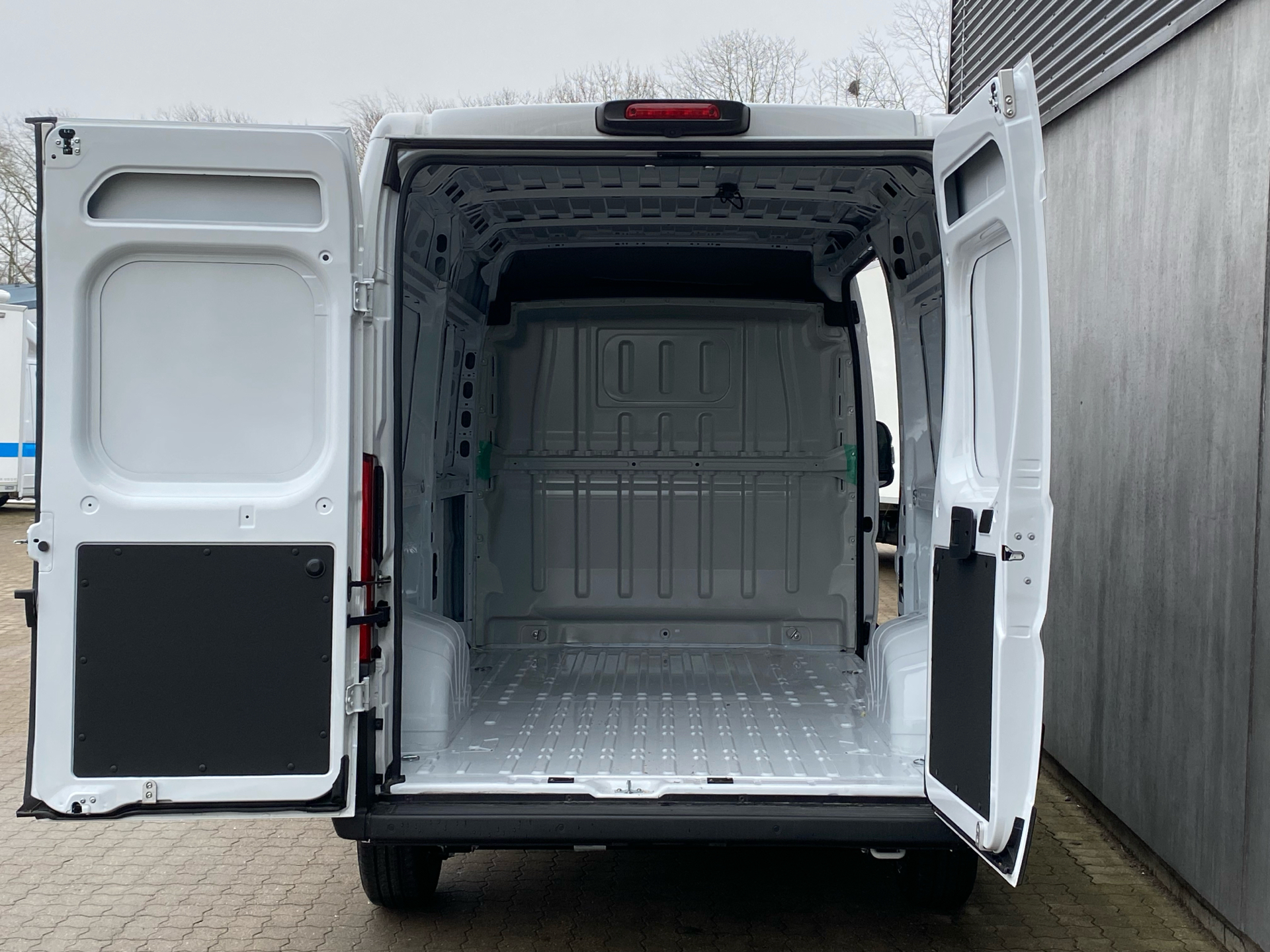 Billede af Fiat Ducato 35M L2H2 2,2 Multijet Pro 180HK Van 8g Aut.