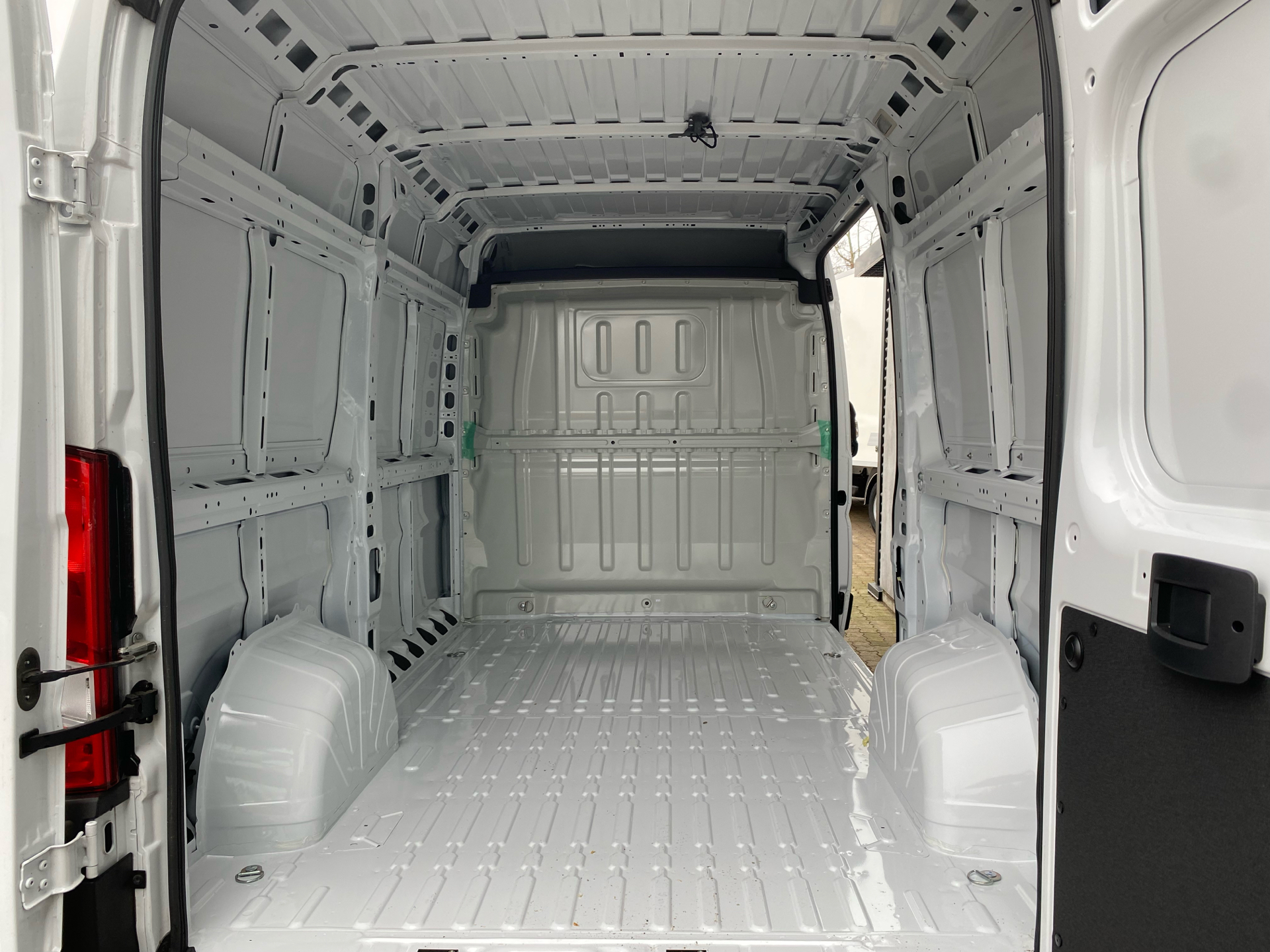 Billede af Fiat Ducato 35M L2H2 2,2 Multijet Pro 180HK Van 8g Aut.