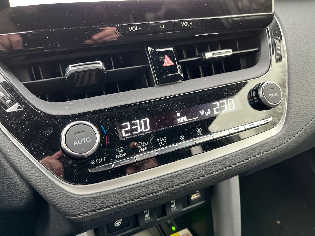 Billede af Toyota Corolla Cross 2,0 Hybrid Style E-CVT 197HK 5d Aut.