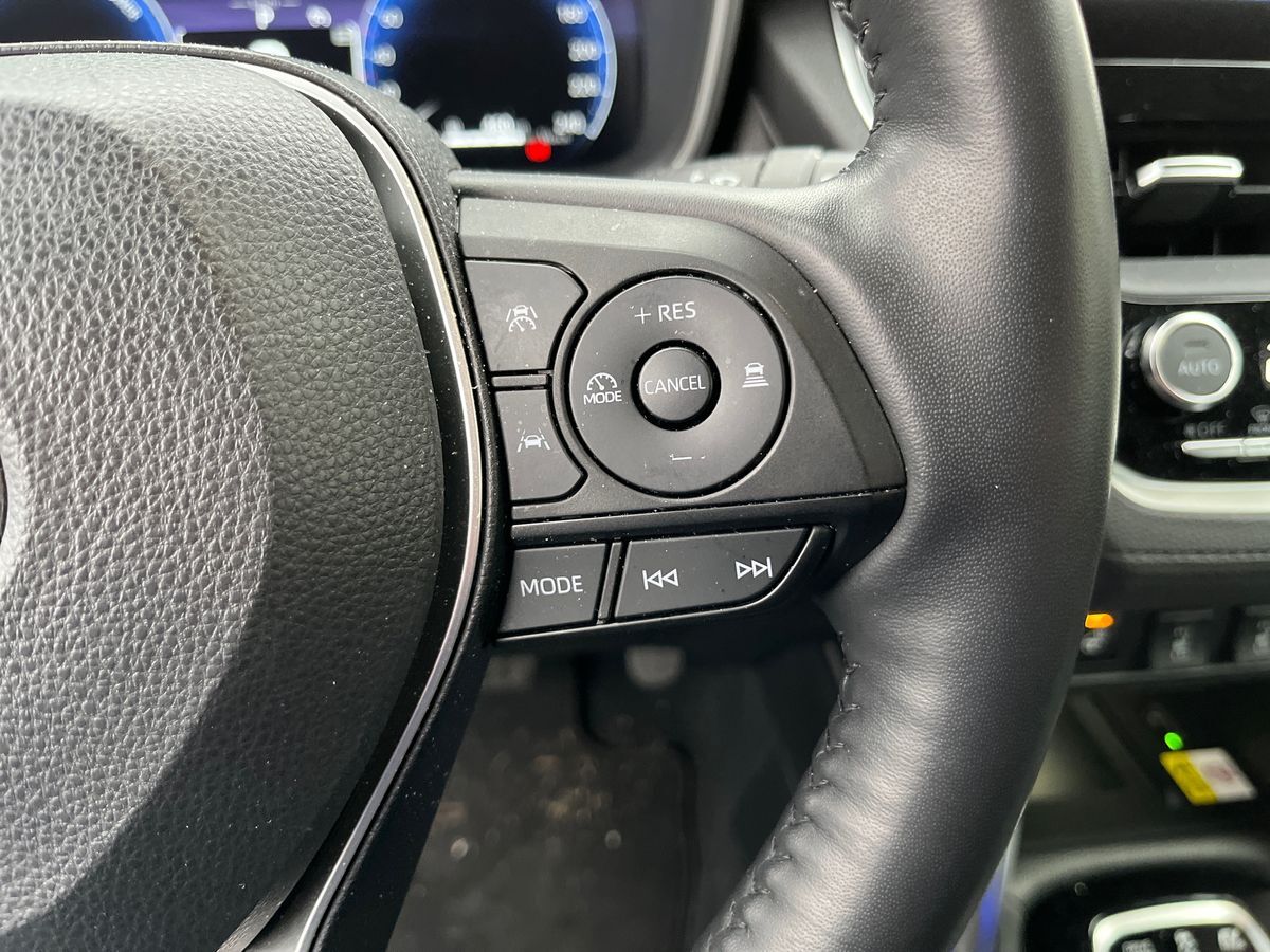 Billede af Toyota Corolla Cross 2,0 Hybrid Style E-CVT 197HK 5d Aut.